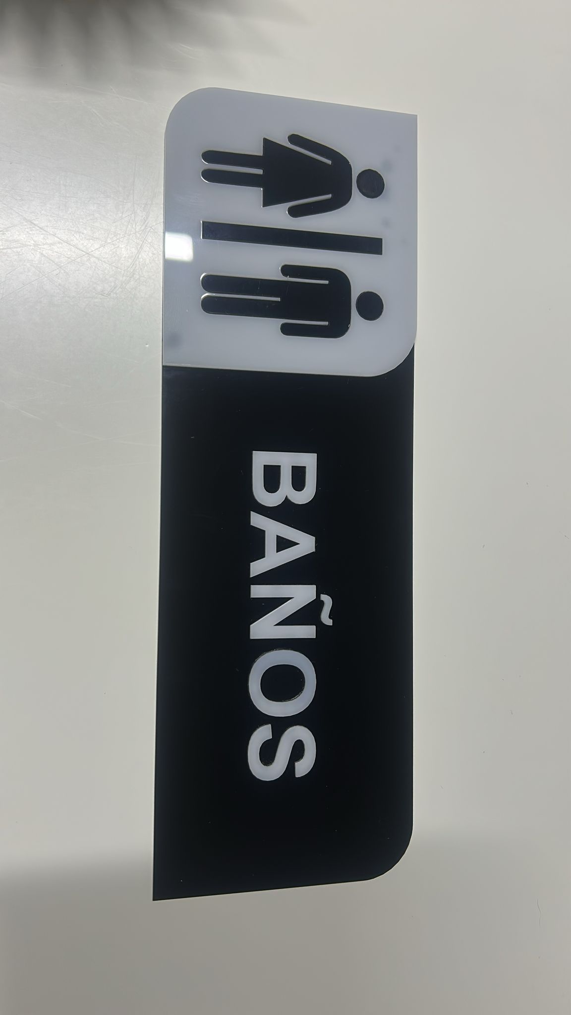Letrero para baños en acrílico diseño exclusivo Negro