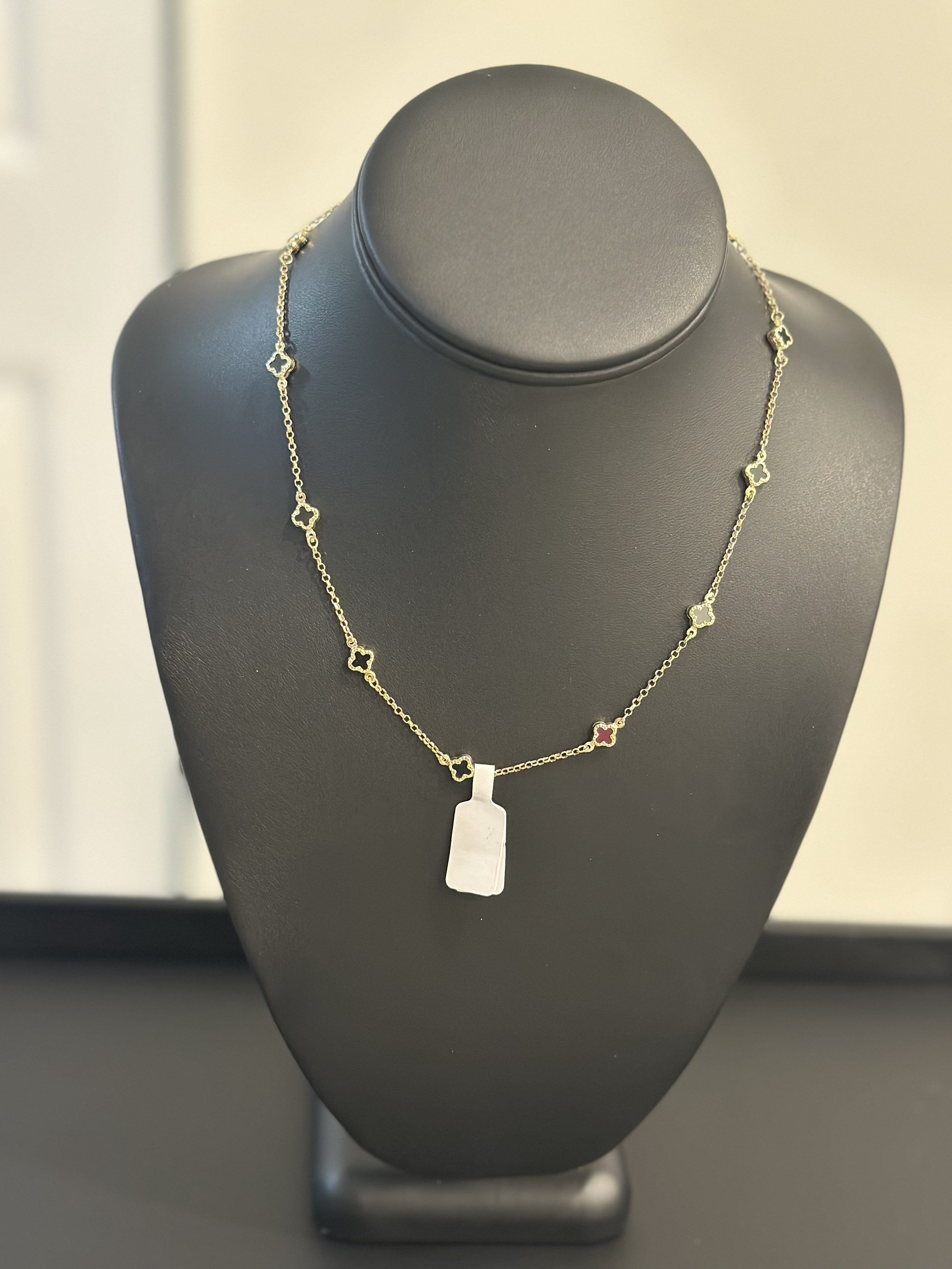 Collar de oro con colgante 10k