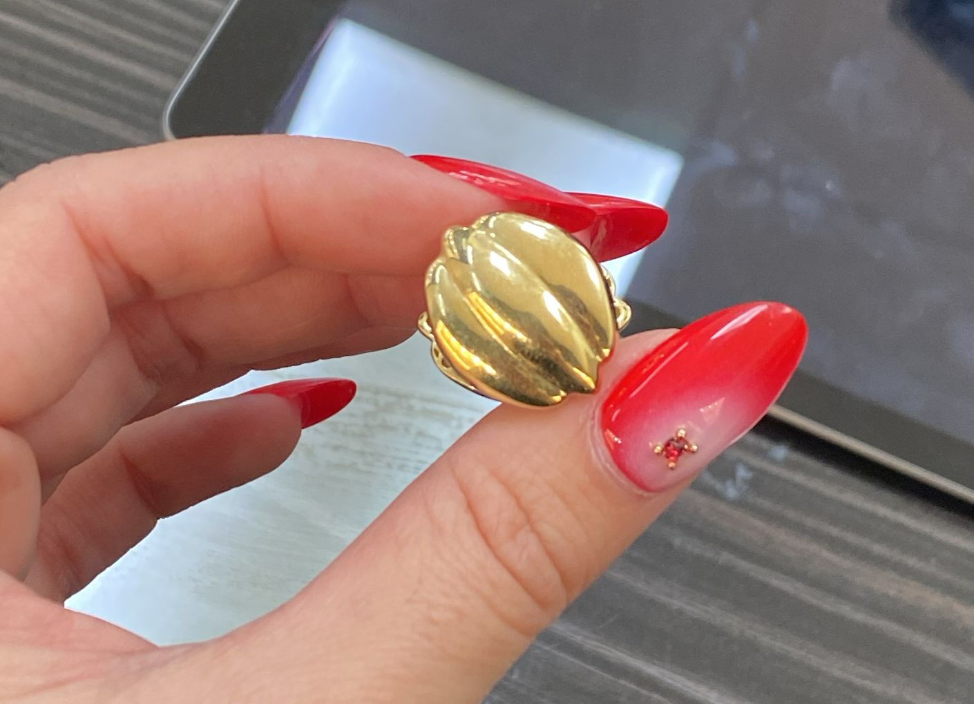 Elegantes aretes de moda en14k