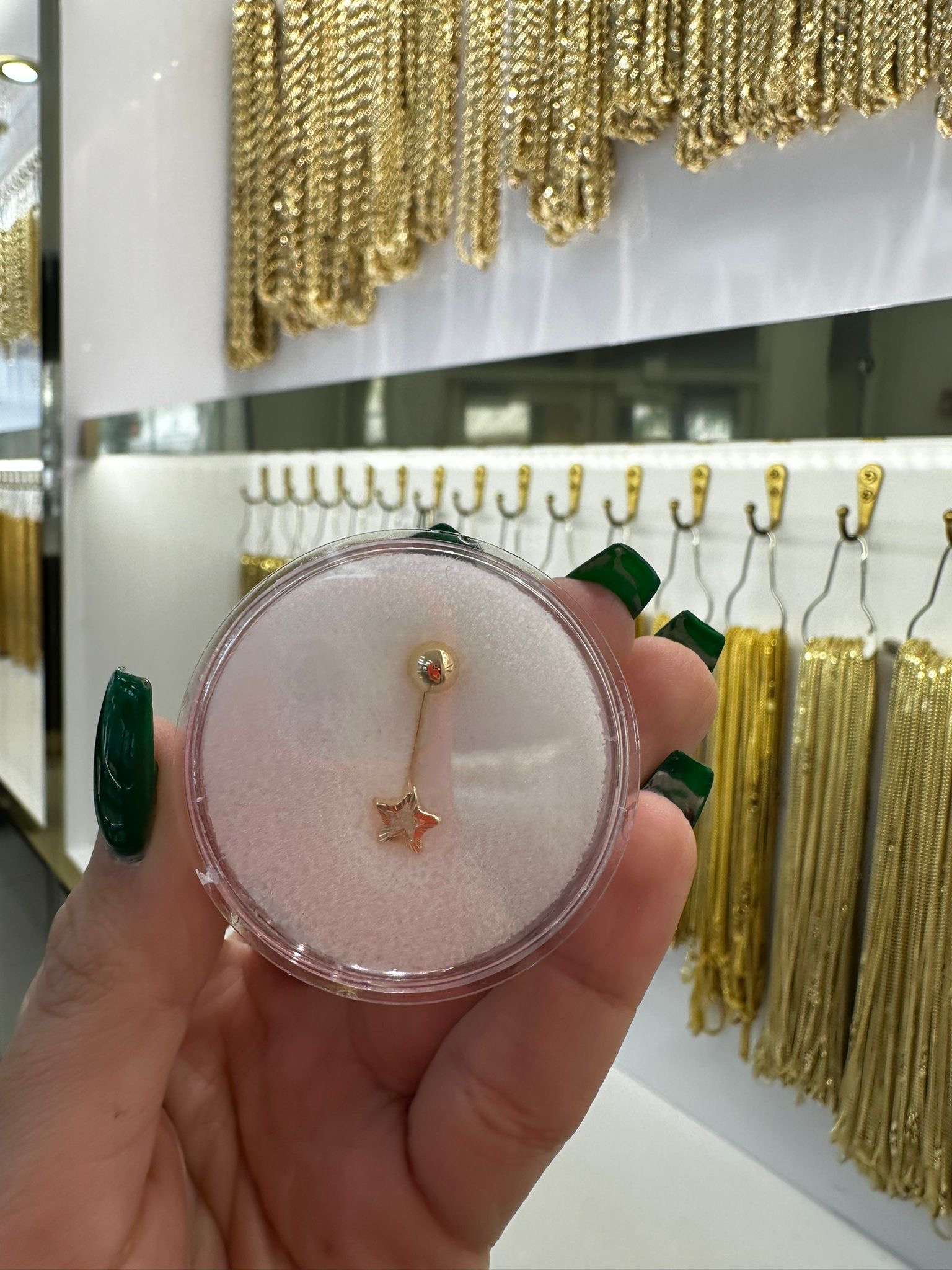 Piercing de estrella para ombligo en 14k