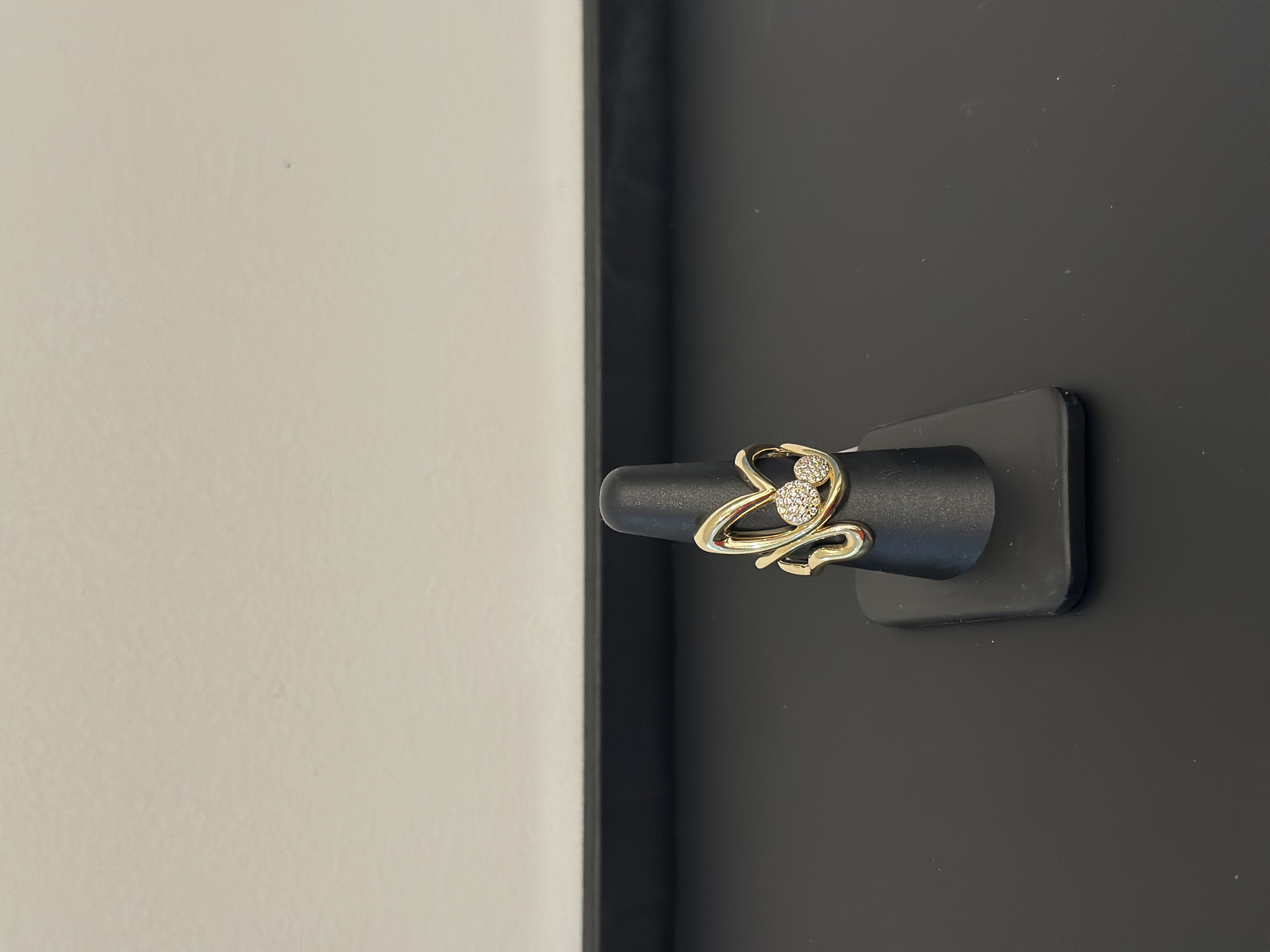 Elegante anillo de mujer 10k