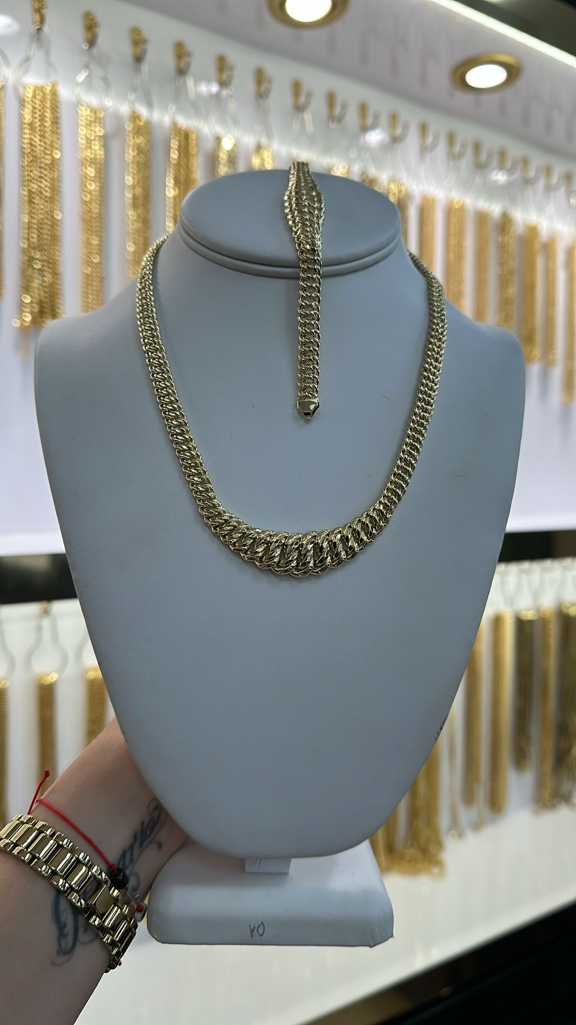 Set de gargantilla y manilla corte princesa