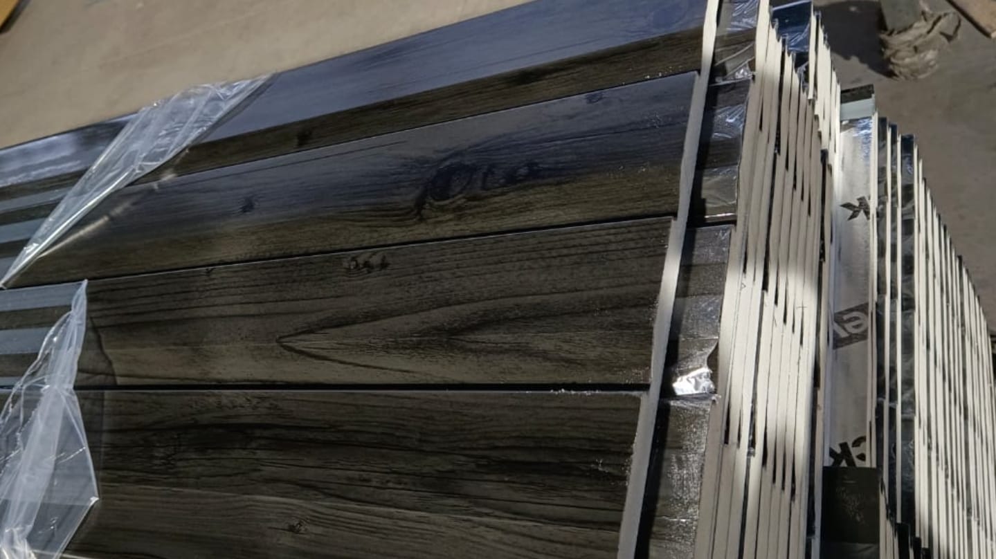 Black Wood Insulated Aluminium Siding