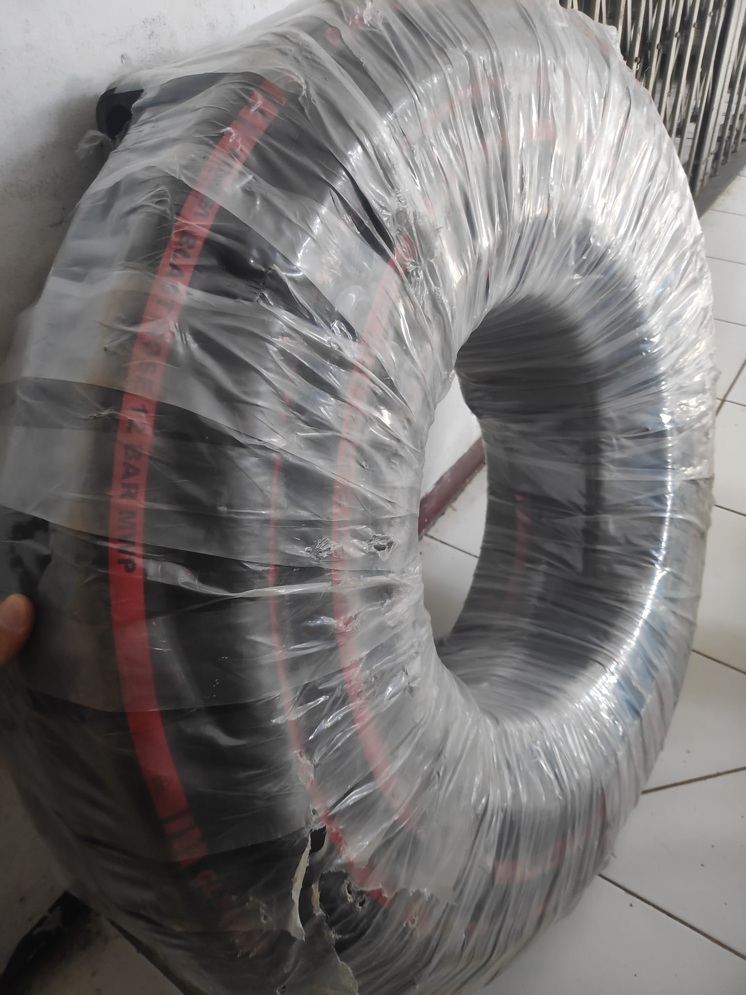 CLEANCO SANDBLAST HOSE 1 1/4" x 40 METER RED STRIP