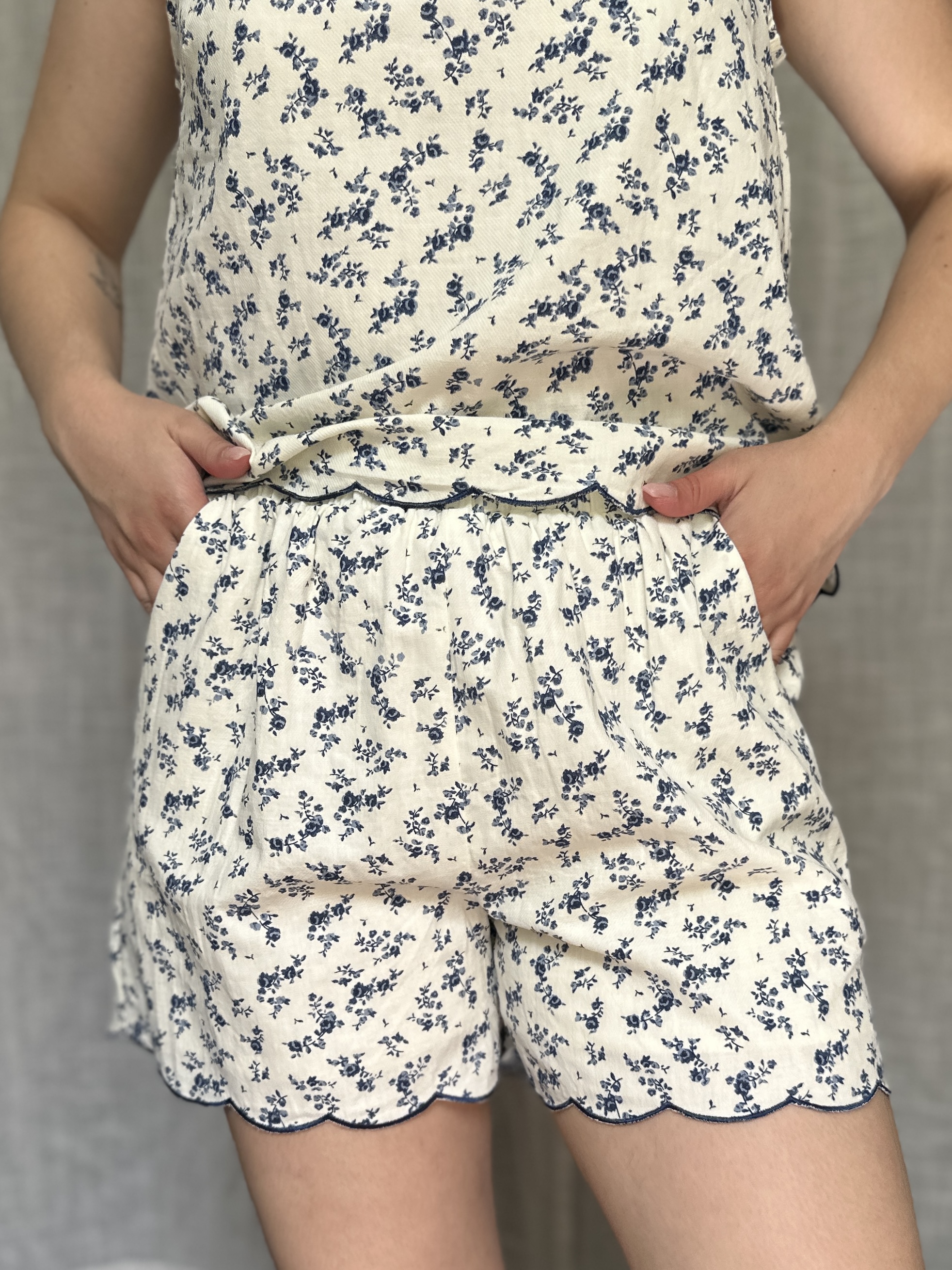 Short LEONIE
