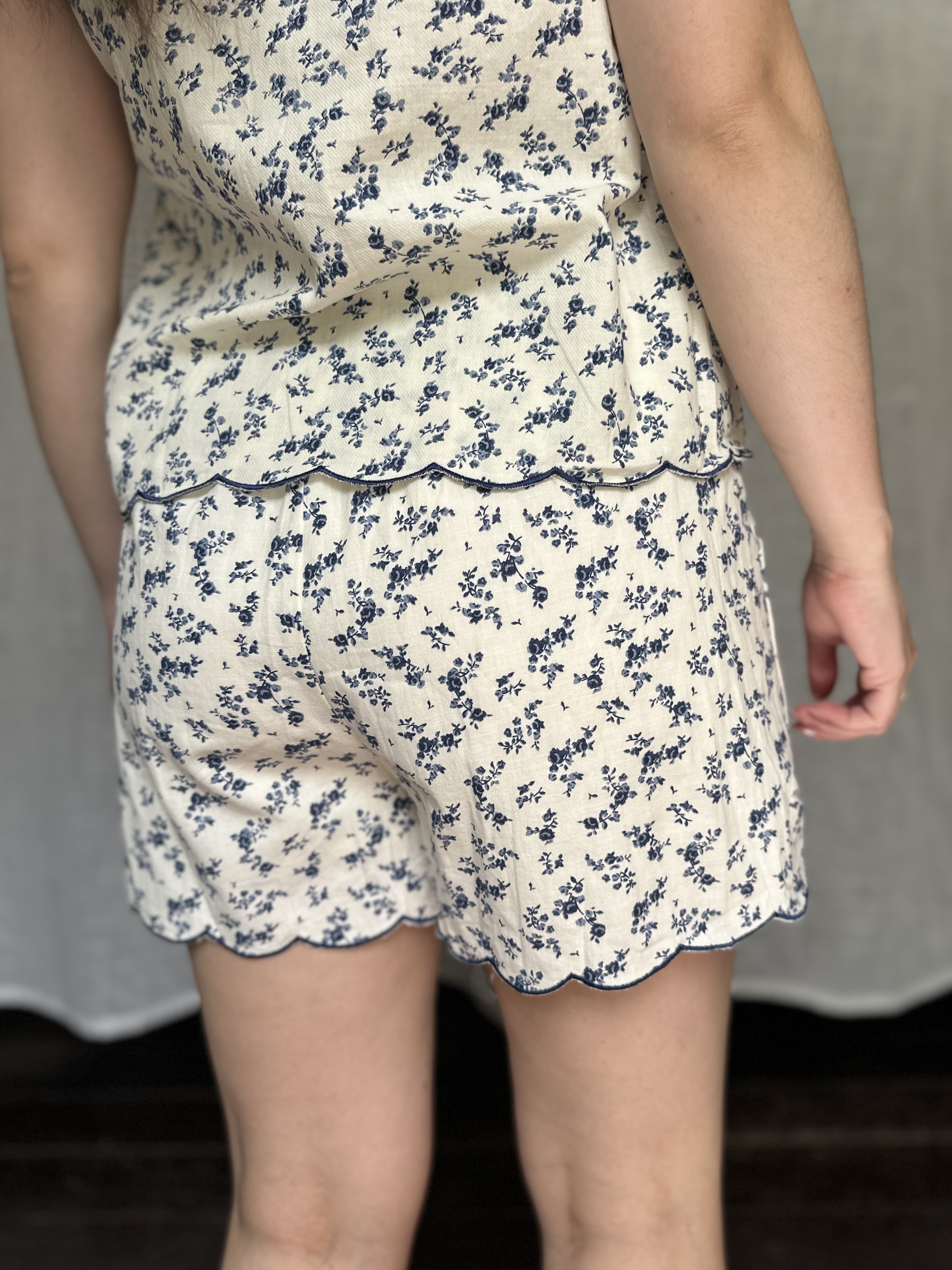 Short LEONIE