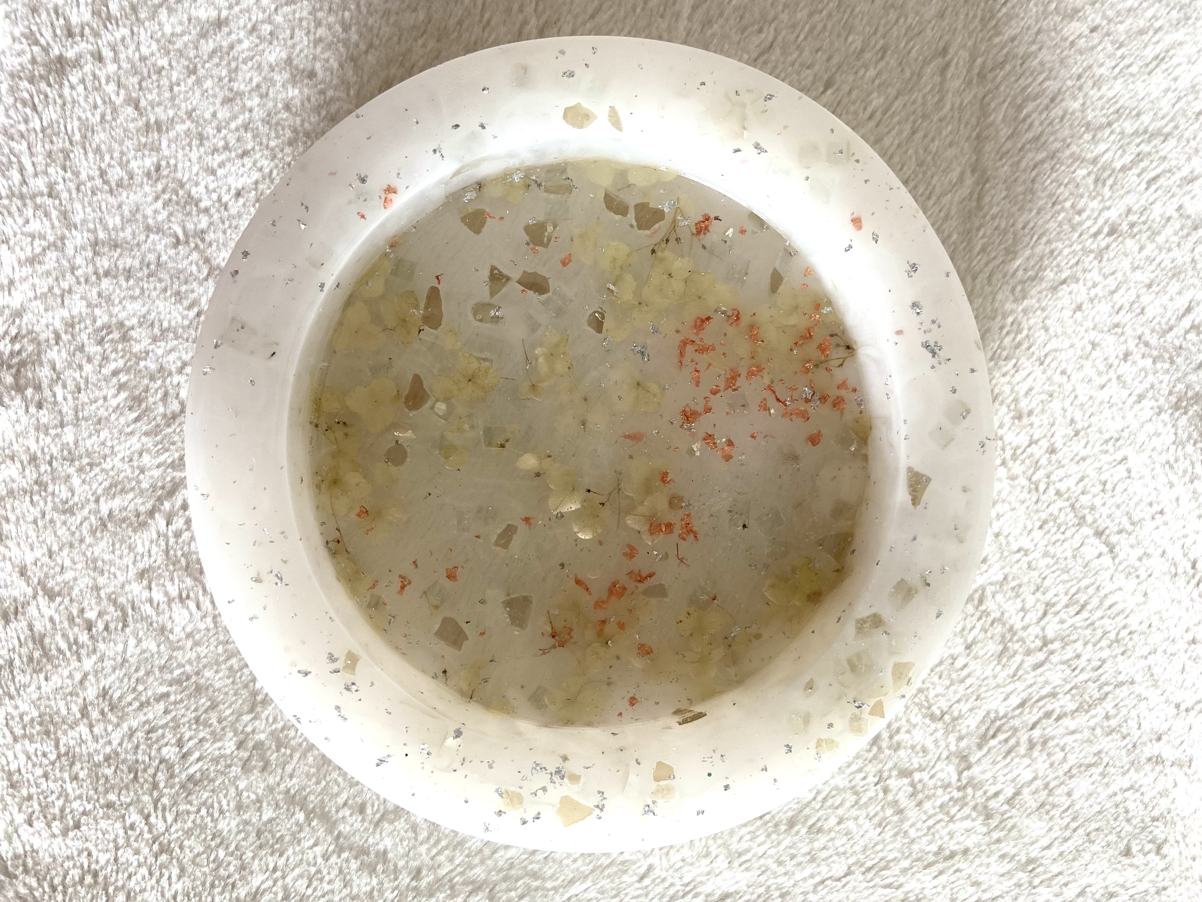 Decorative Resin Bow with real hydrangeas, mirrors and copper flakes