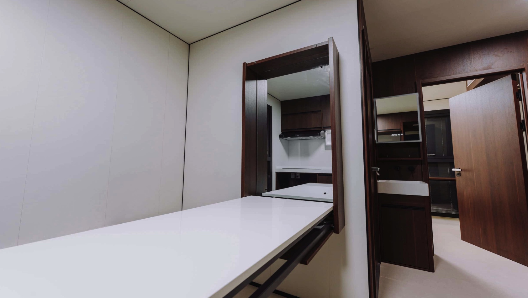 (L2) ~ *BASIC*  MODERN~SMART MOBILE HOME