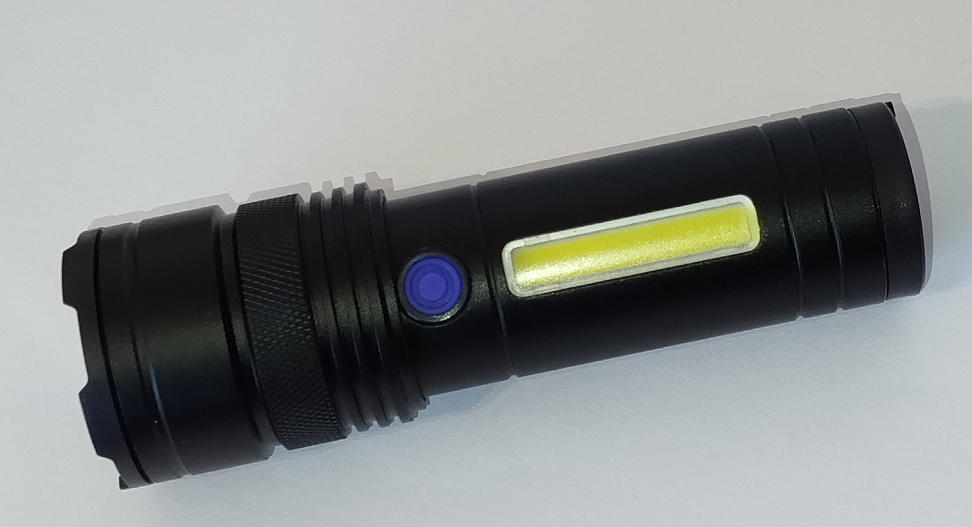 Lampe de poche multi fonction USB