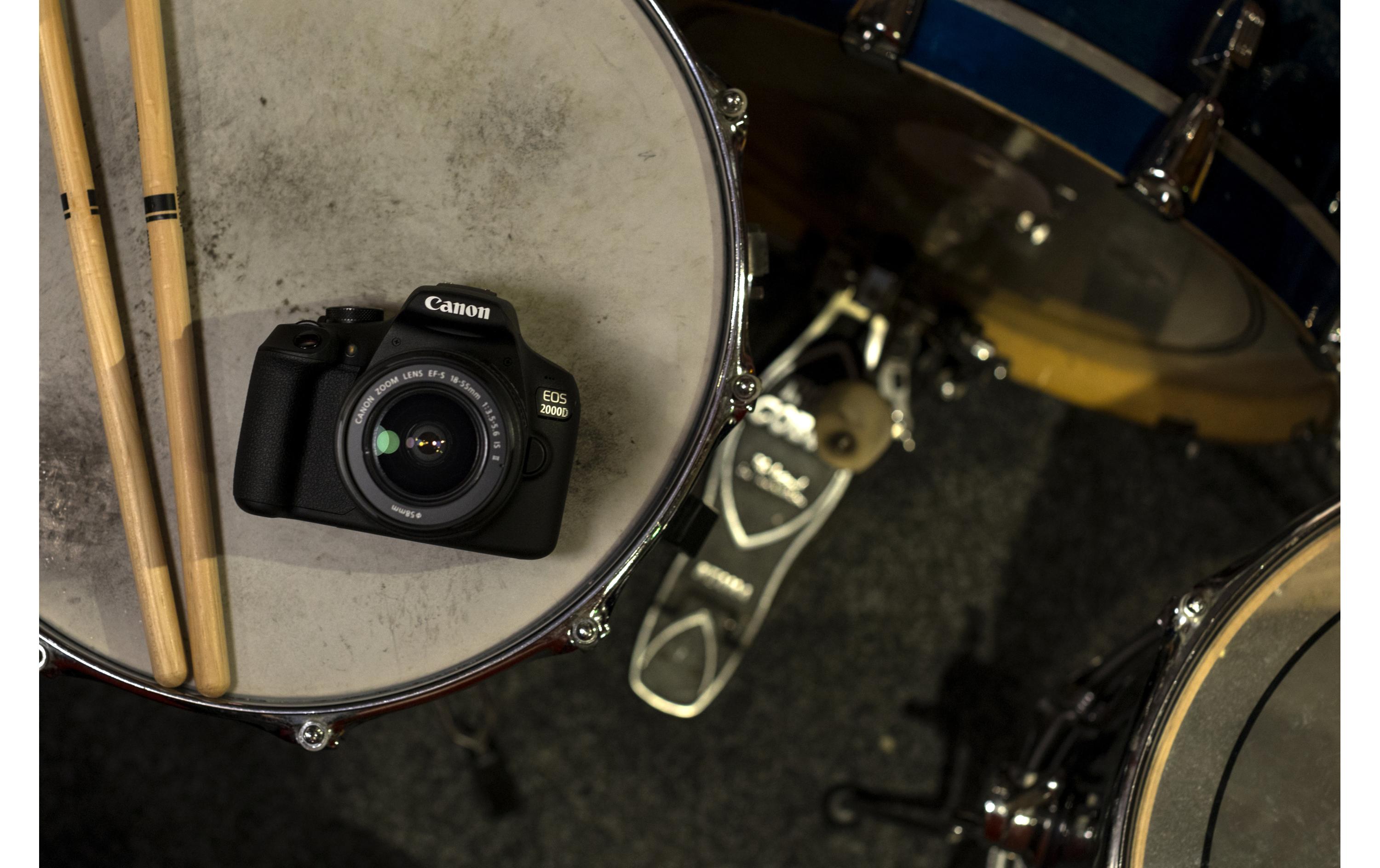 Canon Appareil photo EOS 2000D Kit 18-55