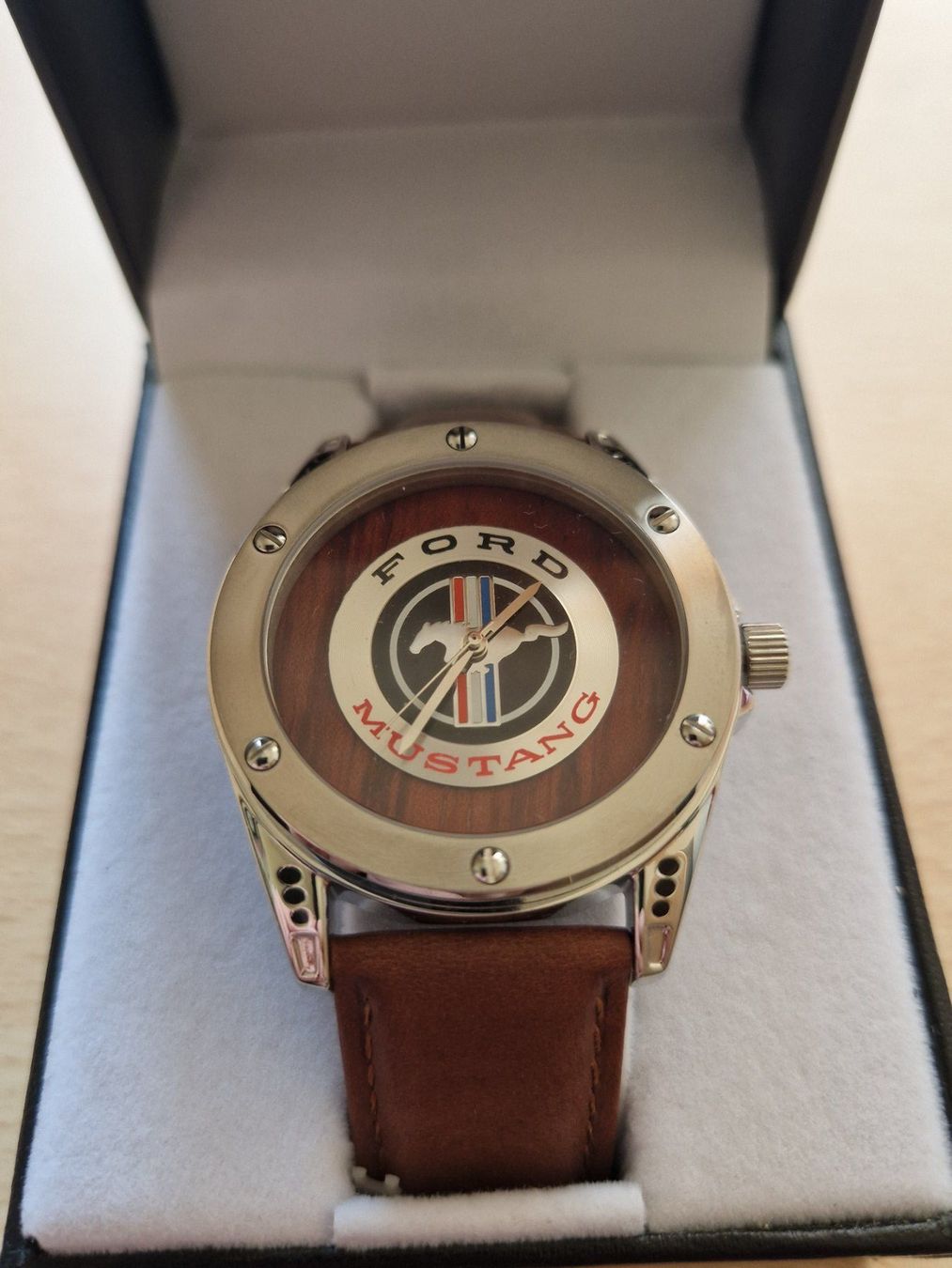 Montre en cuir FORD MUSTANG collection neuf