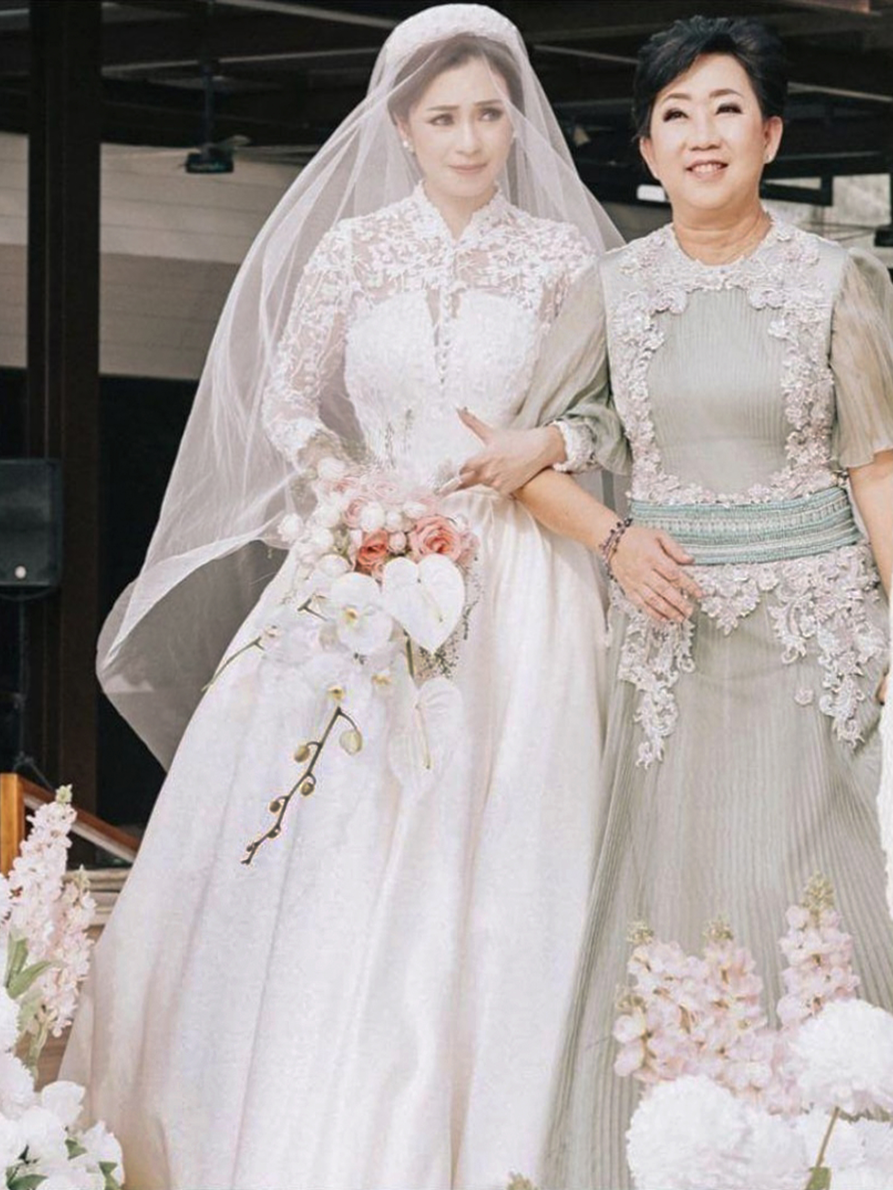 WC011 - Timeless Grace: The Modern Heirloom Gown