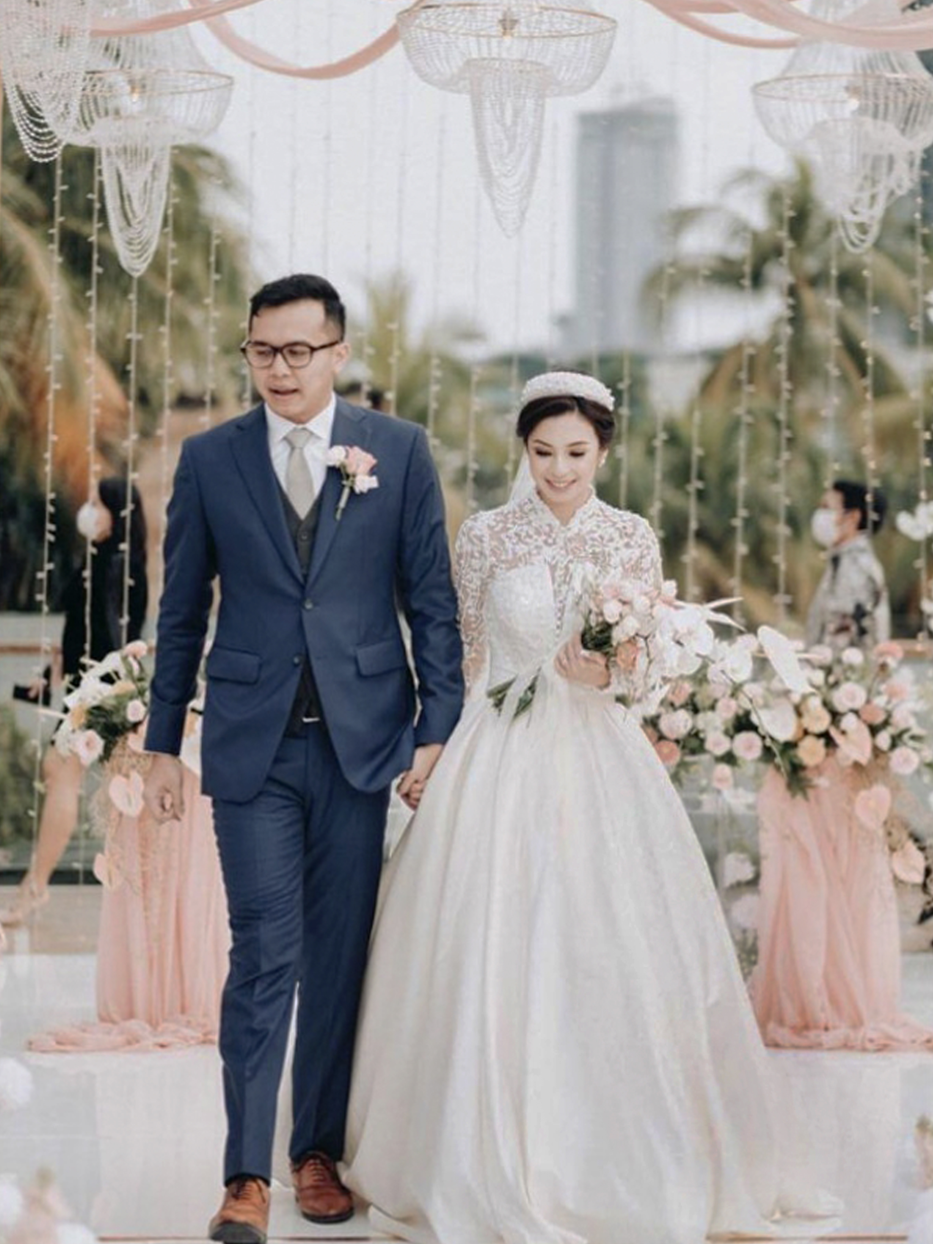 WC011 - Timeless Grace: The Modern Heirloom Gown