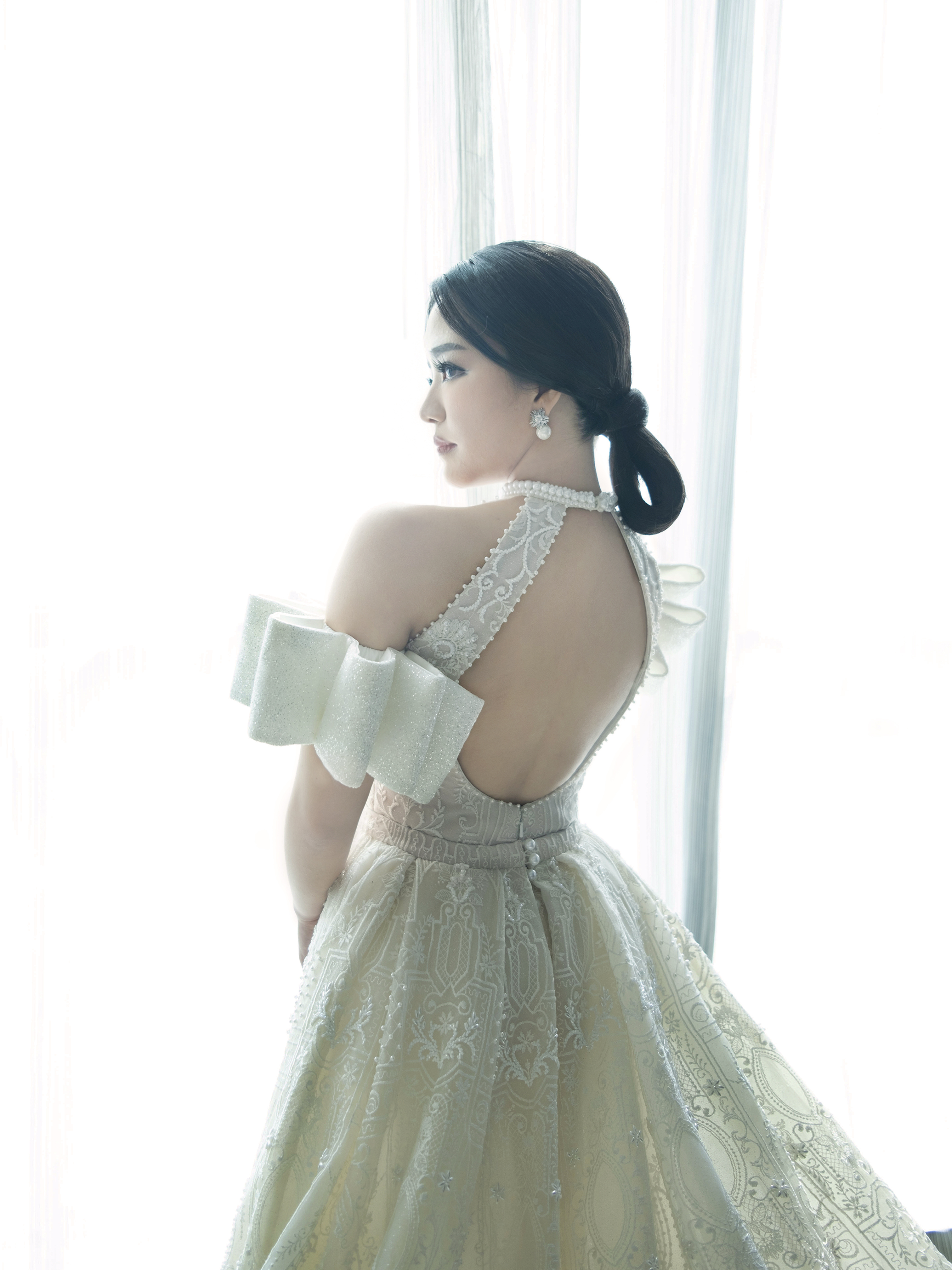 WC013 - Pearl Éclat: The Two-in-One Enchanted Gown