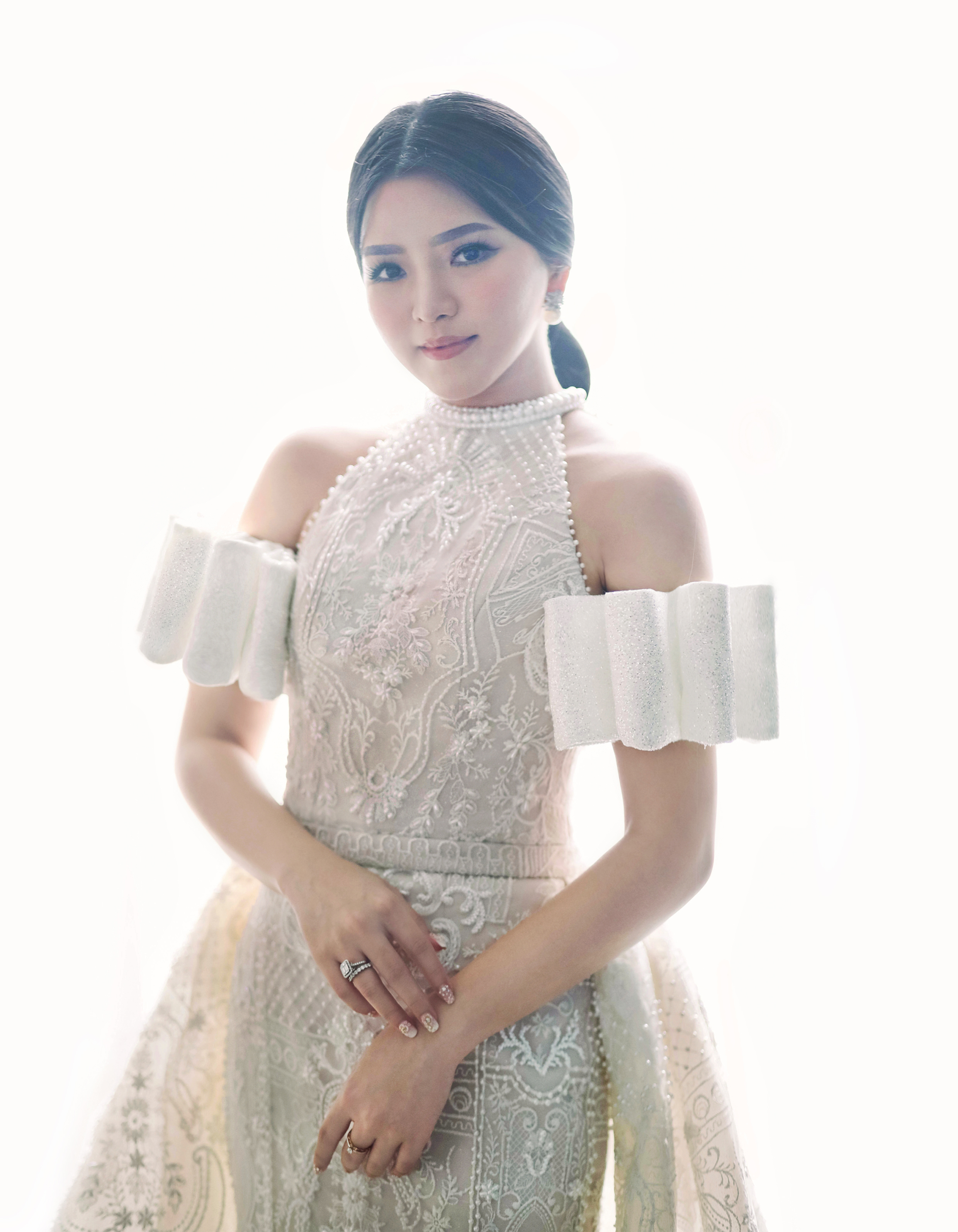 WC013 - Pearl Éclat: The Two-in-One Enchanted Gown