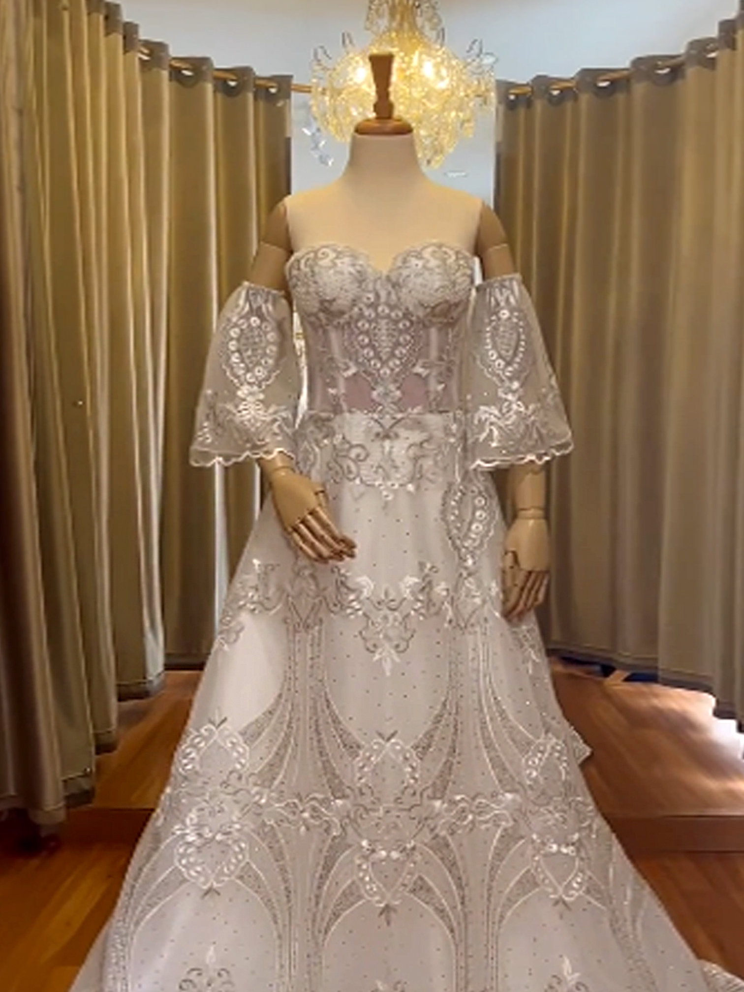 WC017 - Eon Époque: The Baroque Gown