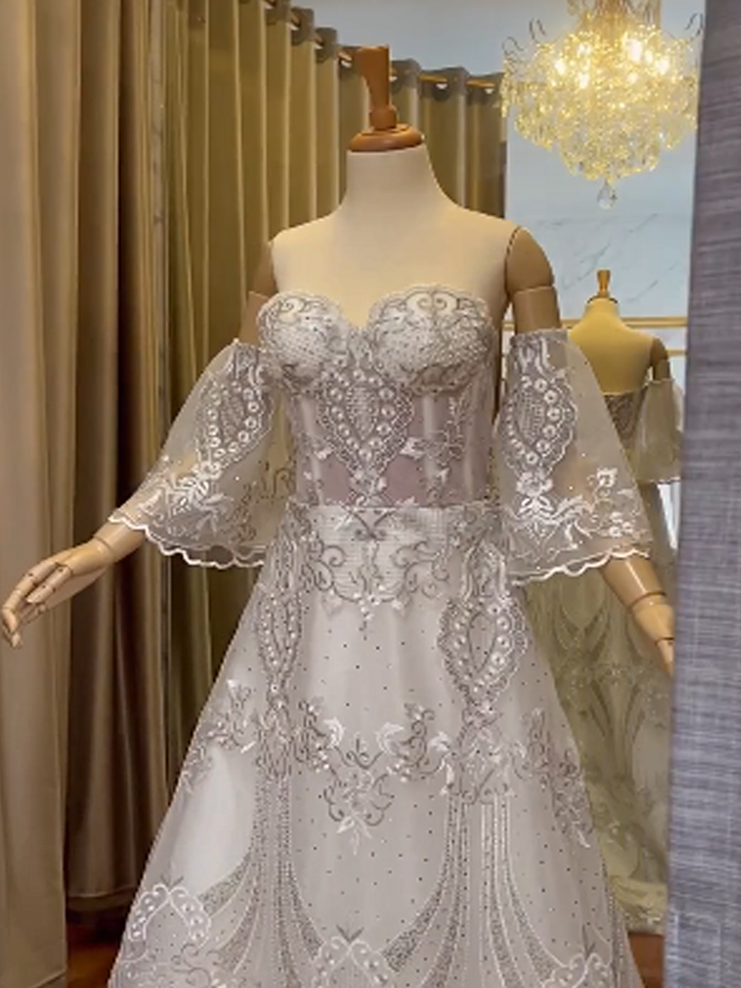 WC017 - Eon Époque: The Baroque Gown