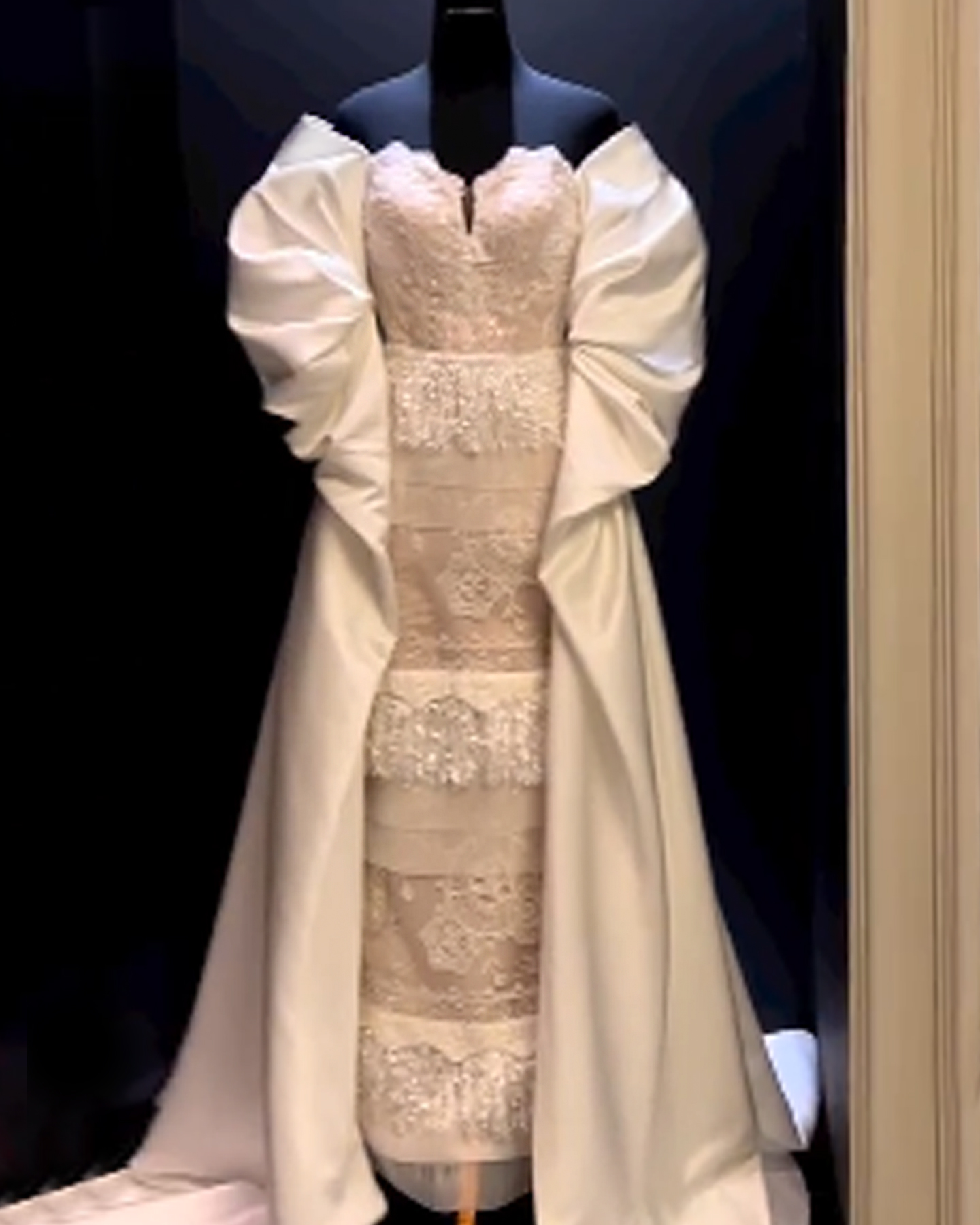 WC002 -  Fringed lace dress with detachable sleeve