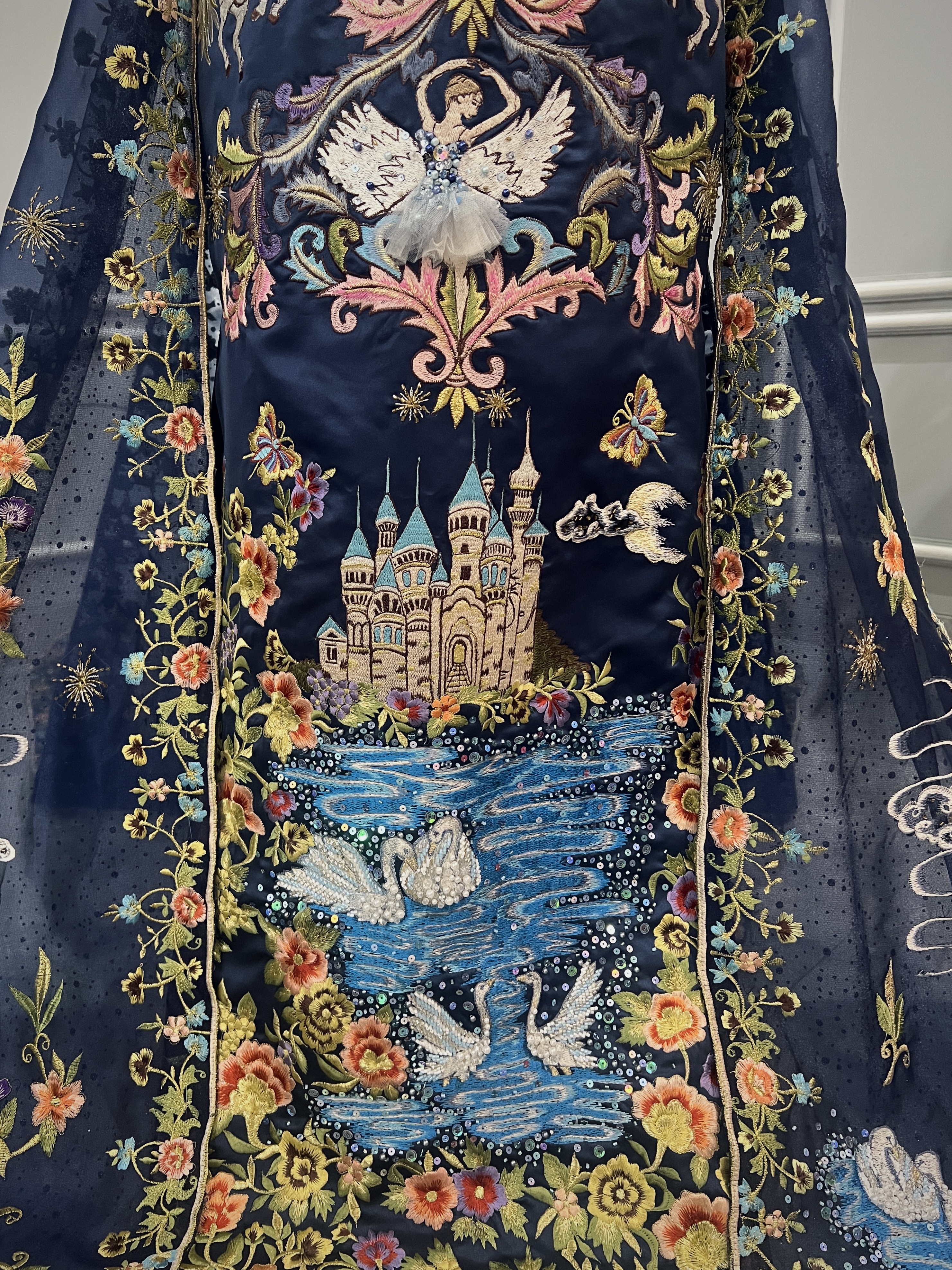 GC024 - Midnight Reverie at Enchanted Swan Lake 