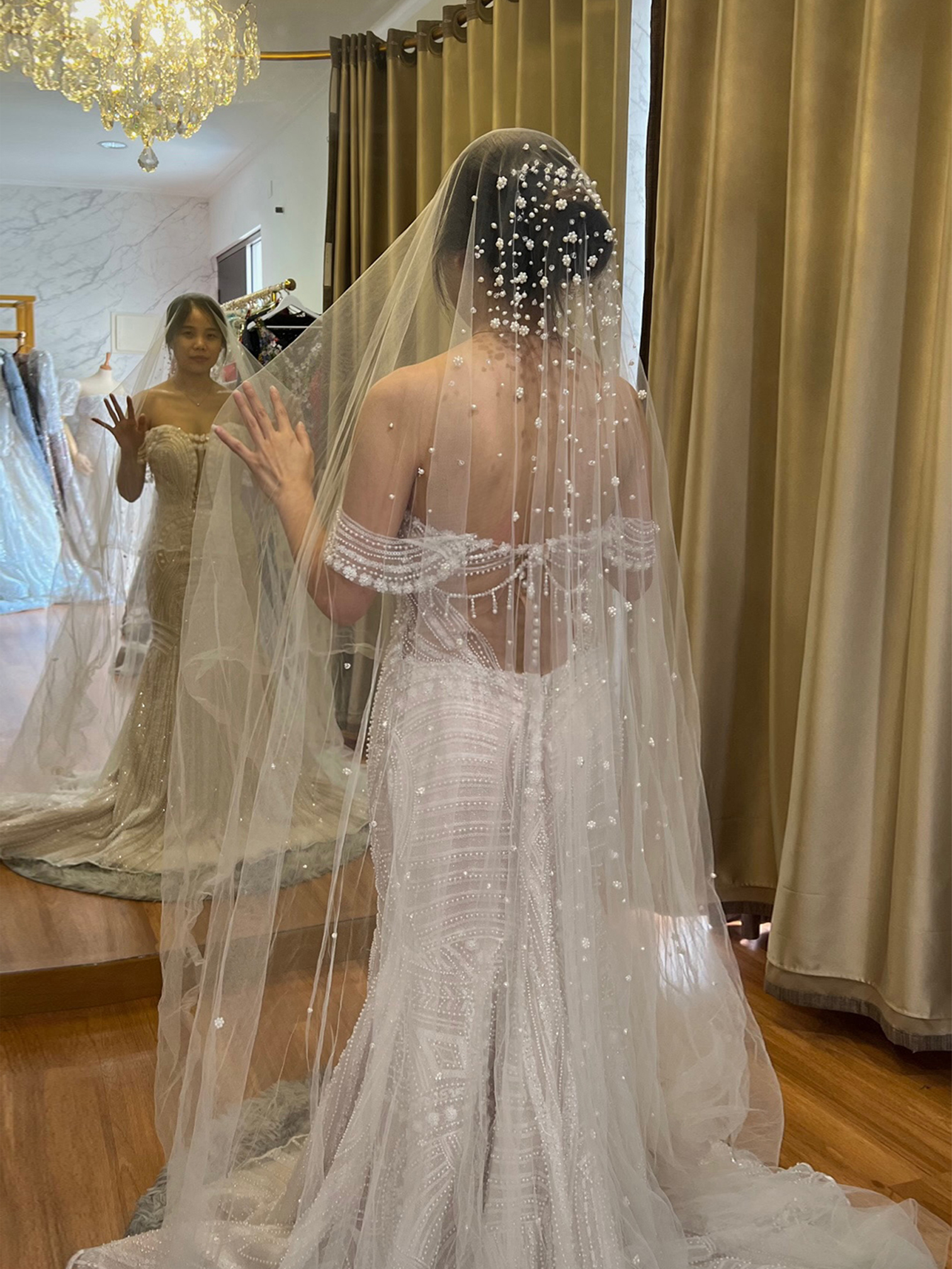 WC014 - Ethereal Elegance: Pearl-Encrusted Mermaid Gown