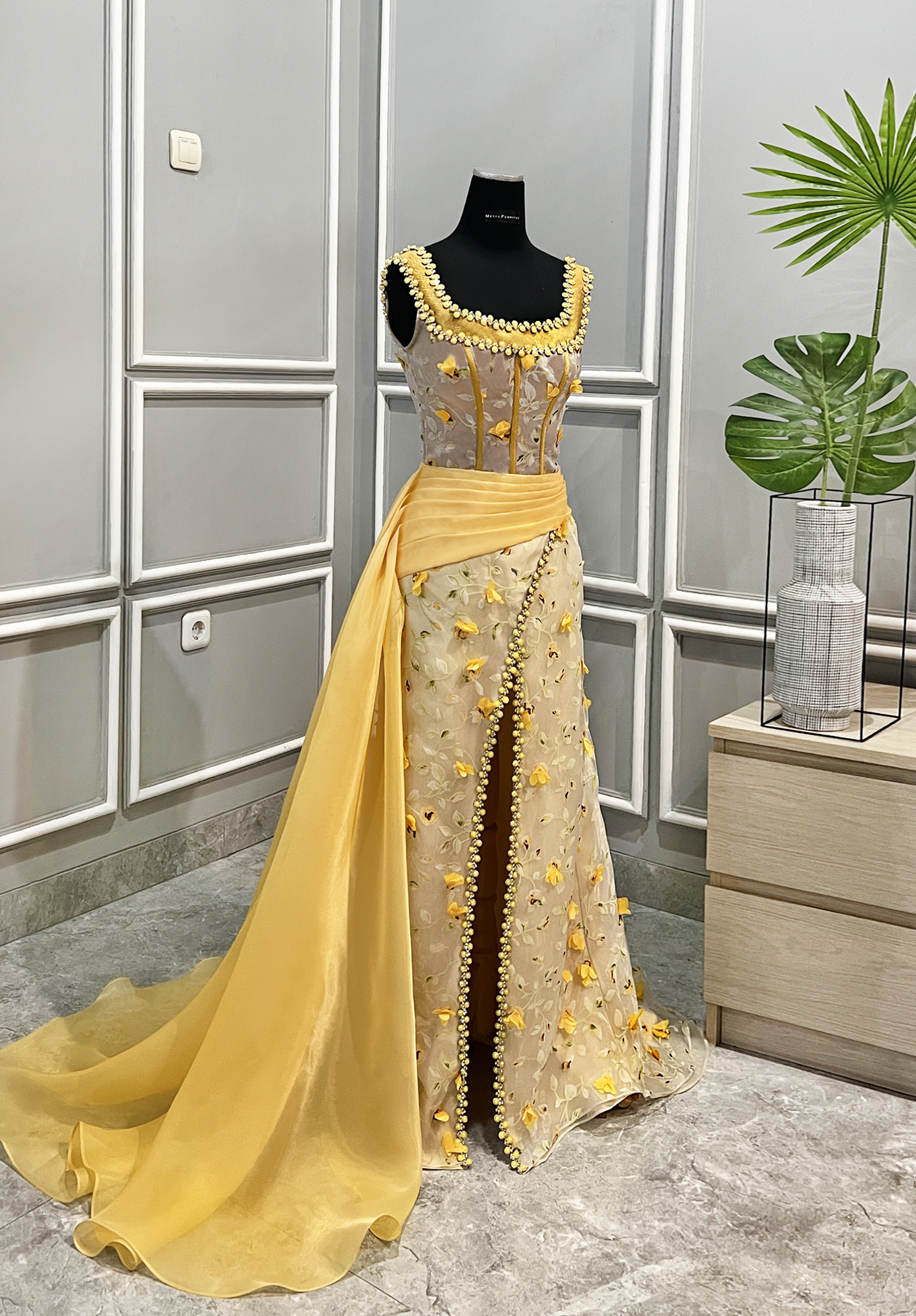 GC025 - Golden Petals: A Whisper of Spring