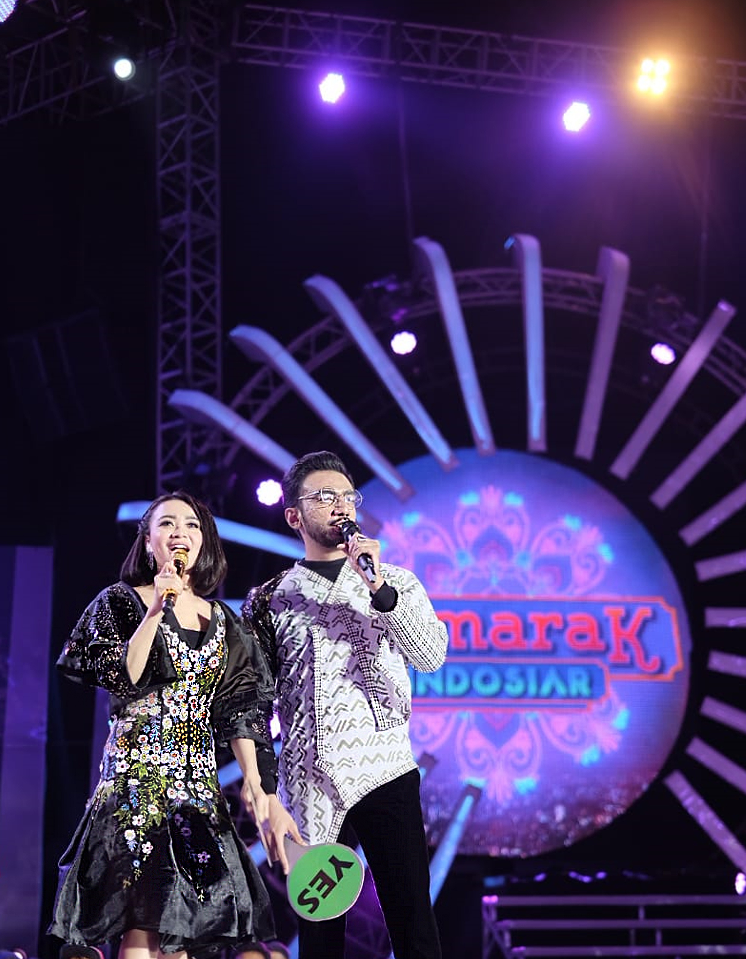 GC030 -Midnight Bloom: The Radiance of Nusantara Elegance