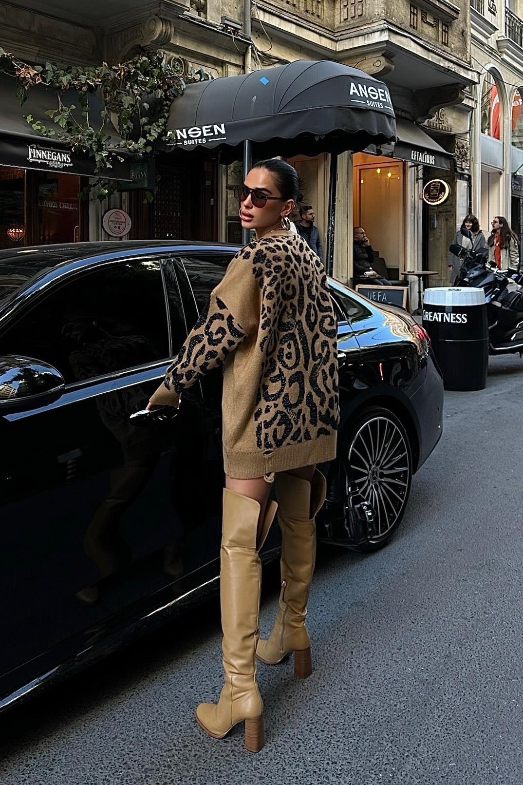 Ilgas megztinis su blizgesiu