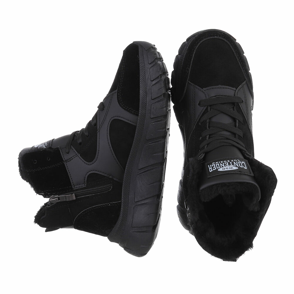 Juodi sportiniai batai su kailiuku