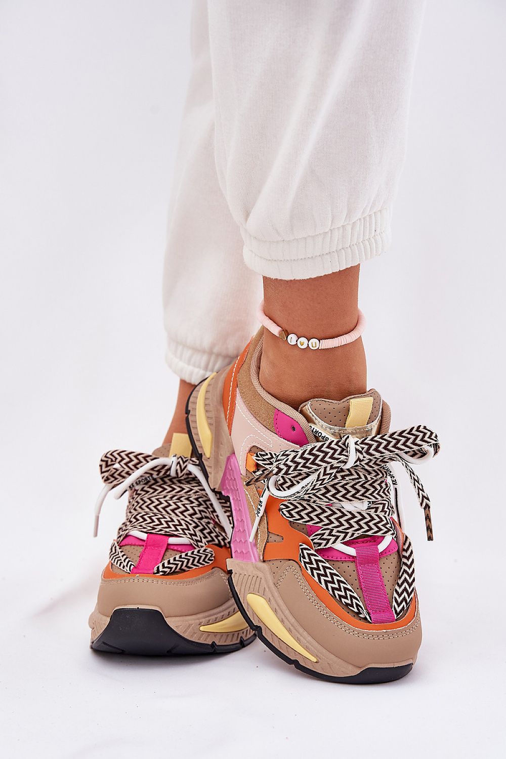 Spalvoti sportiniai bateliai