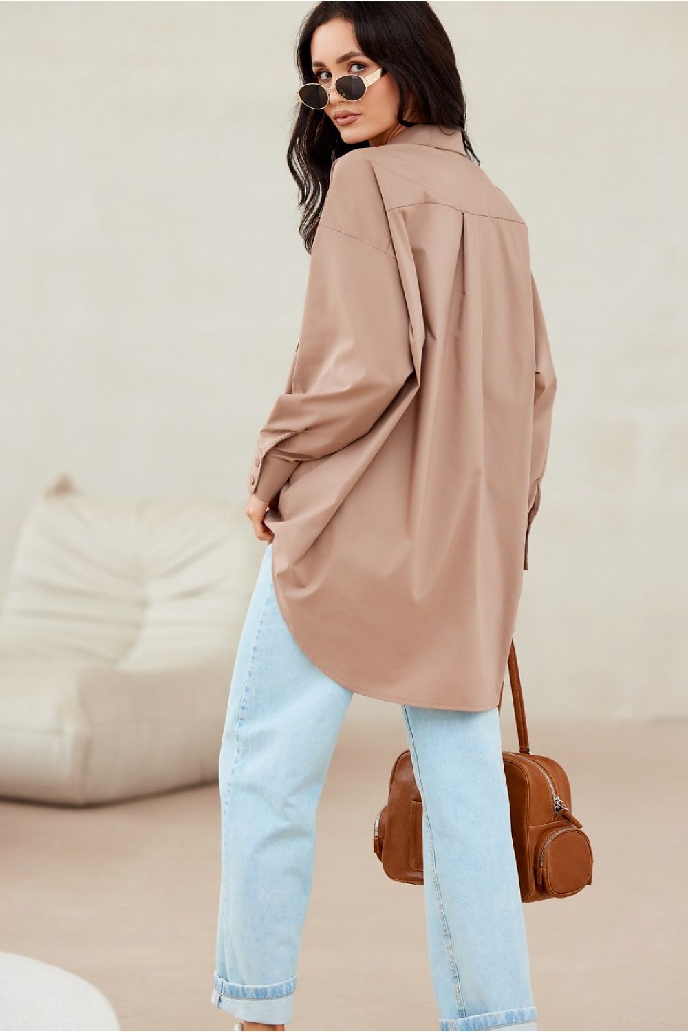 Rudos spalvos marškiniai