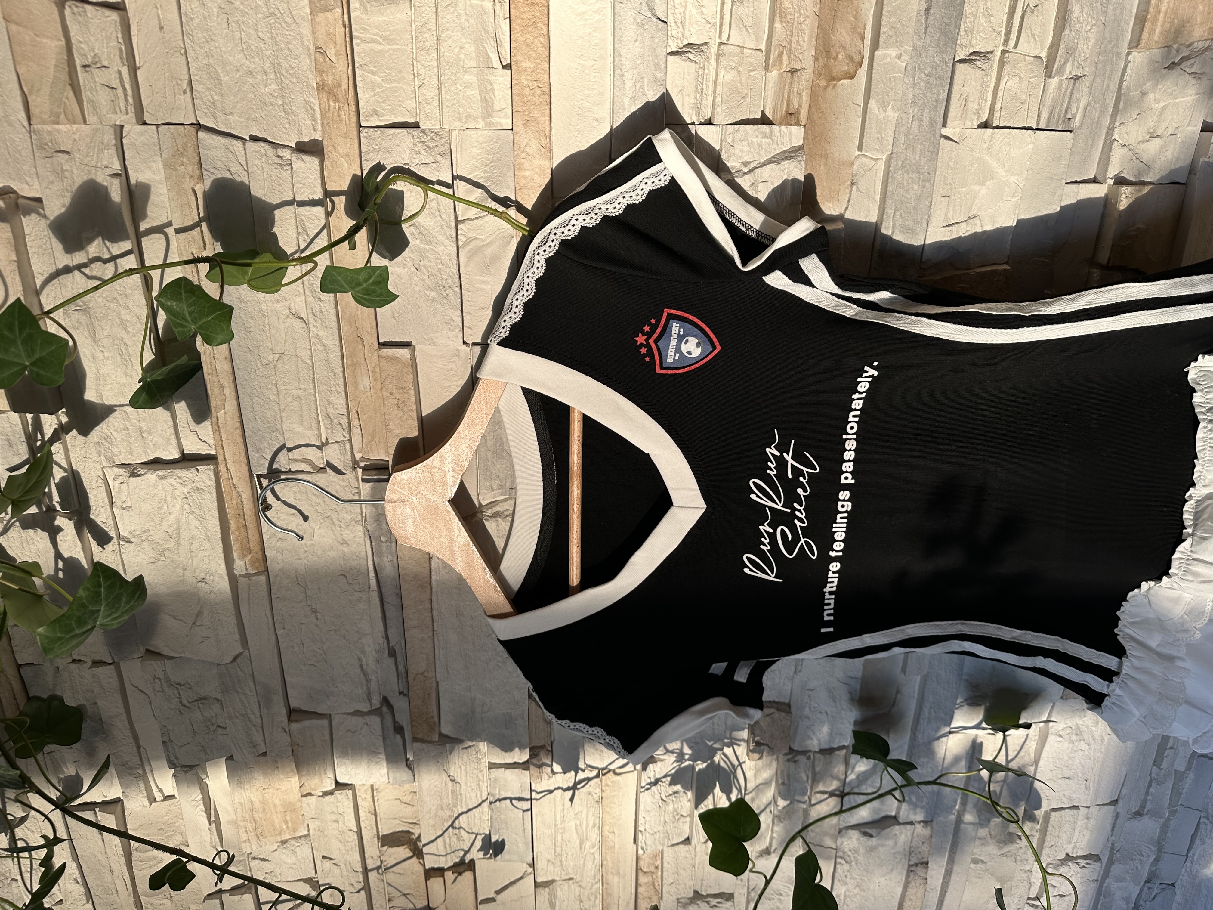 Sportinė suknelė su romantikos prieskoniu