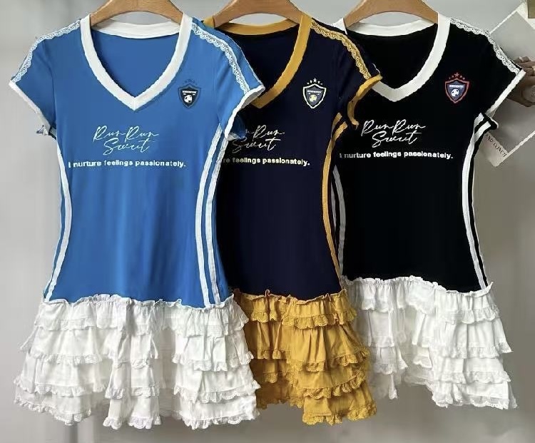 Sportinė suknelė su romantikos prieskoniu