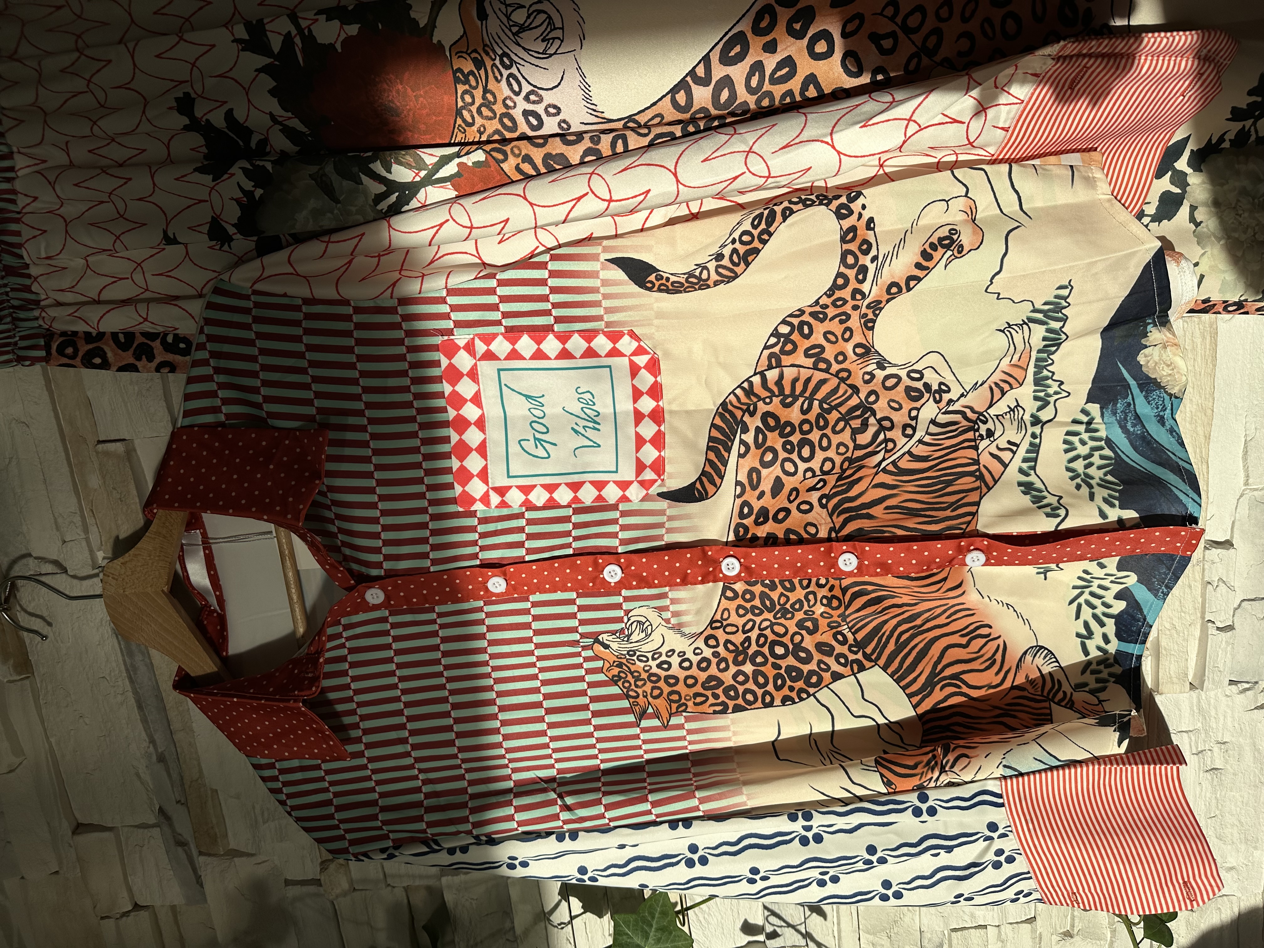 Stilingas marškinių ir kelnių komplektas