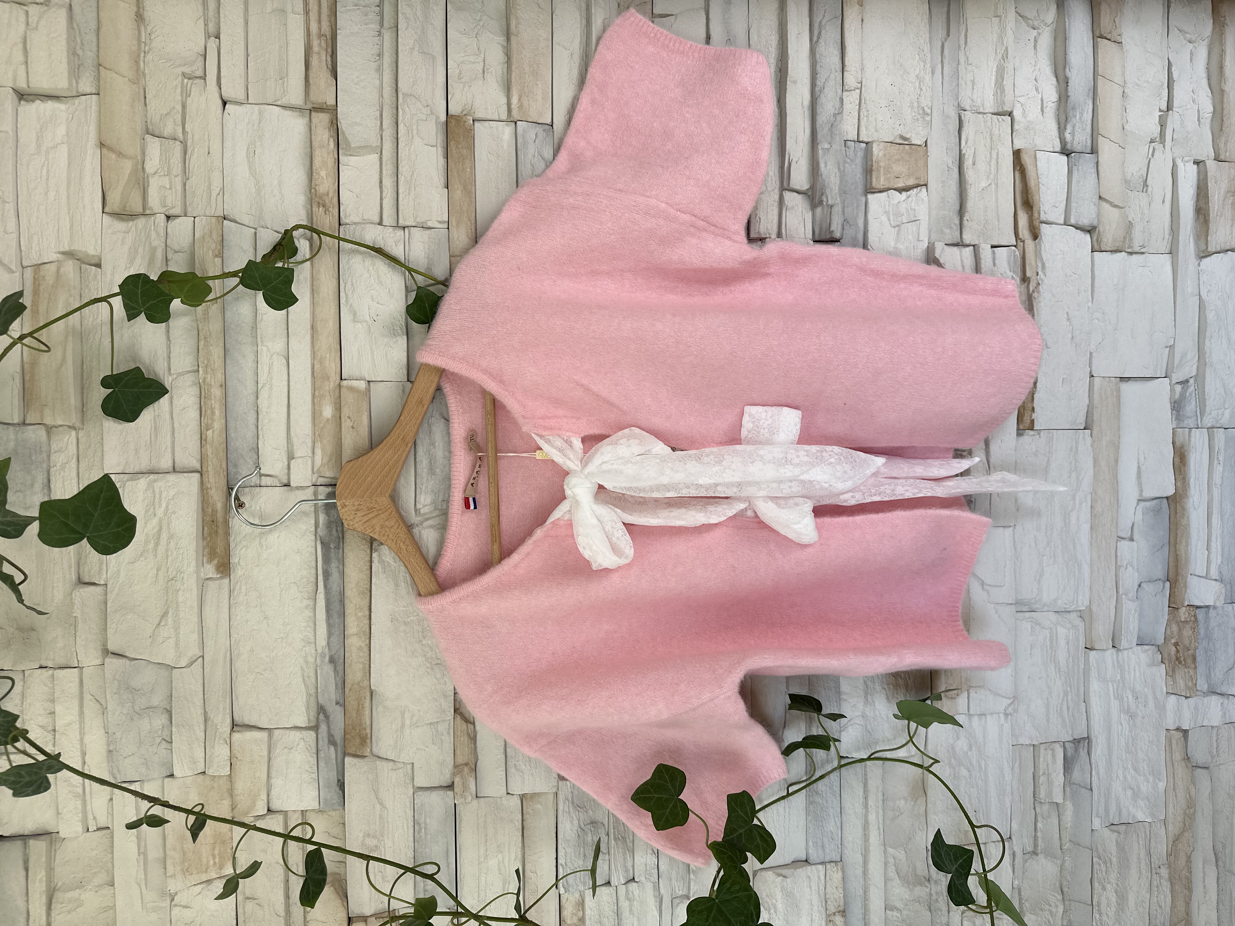 Rožinė ypač minkšto audinio palaidinė su raišteliais