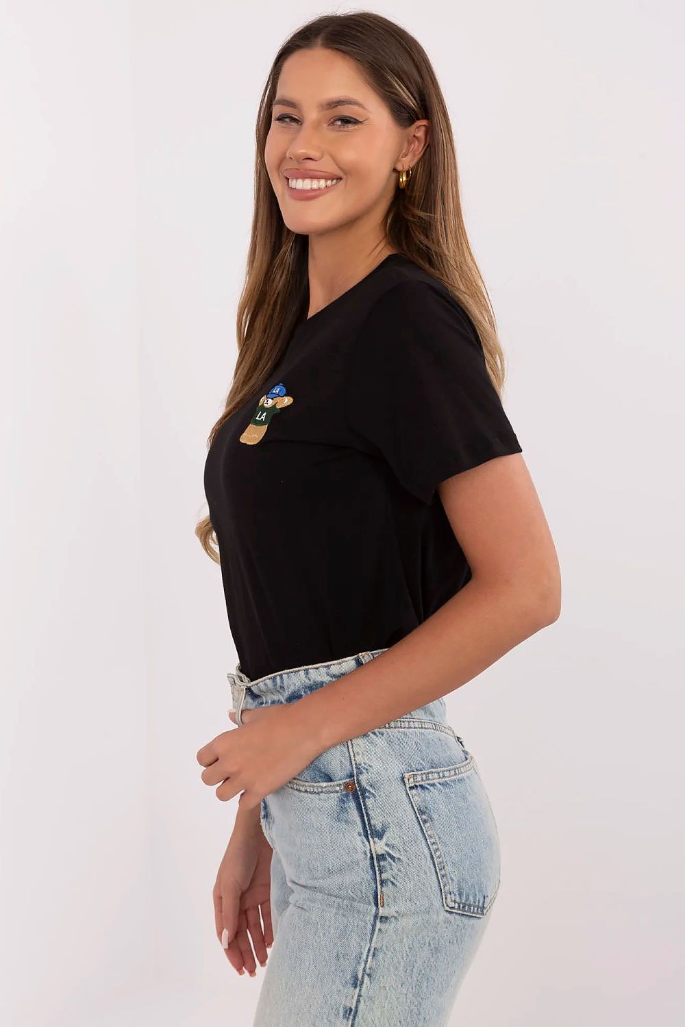 Juodos spalvos marškinėliai su aplikacija