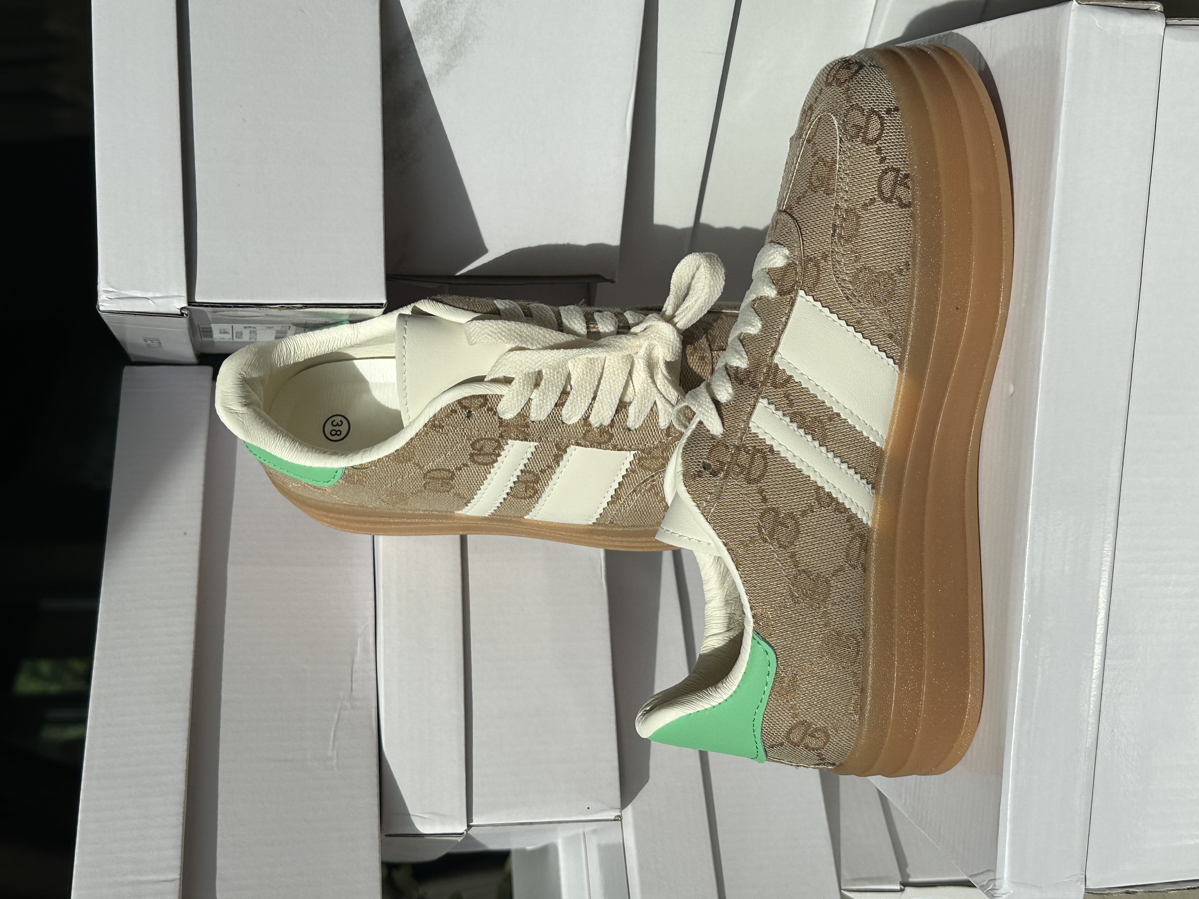 Sportiniai stilingi laisvalaikio bateliai