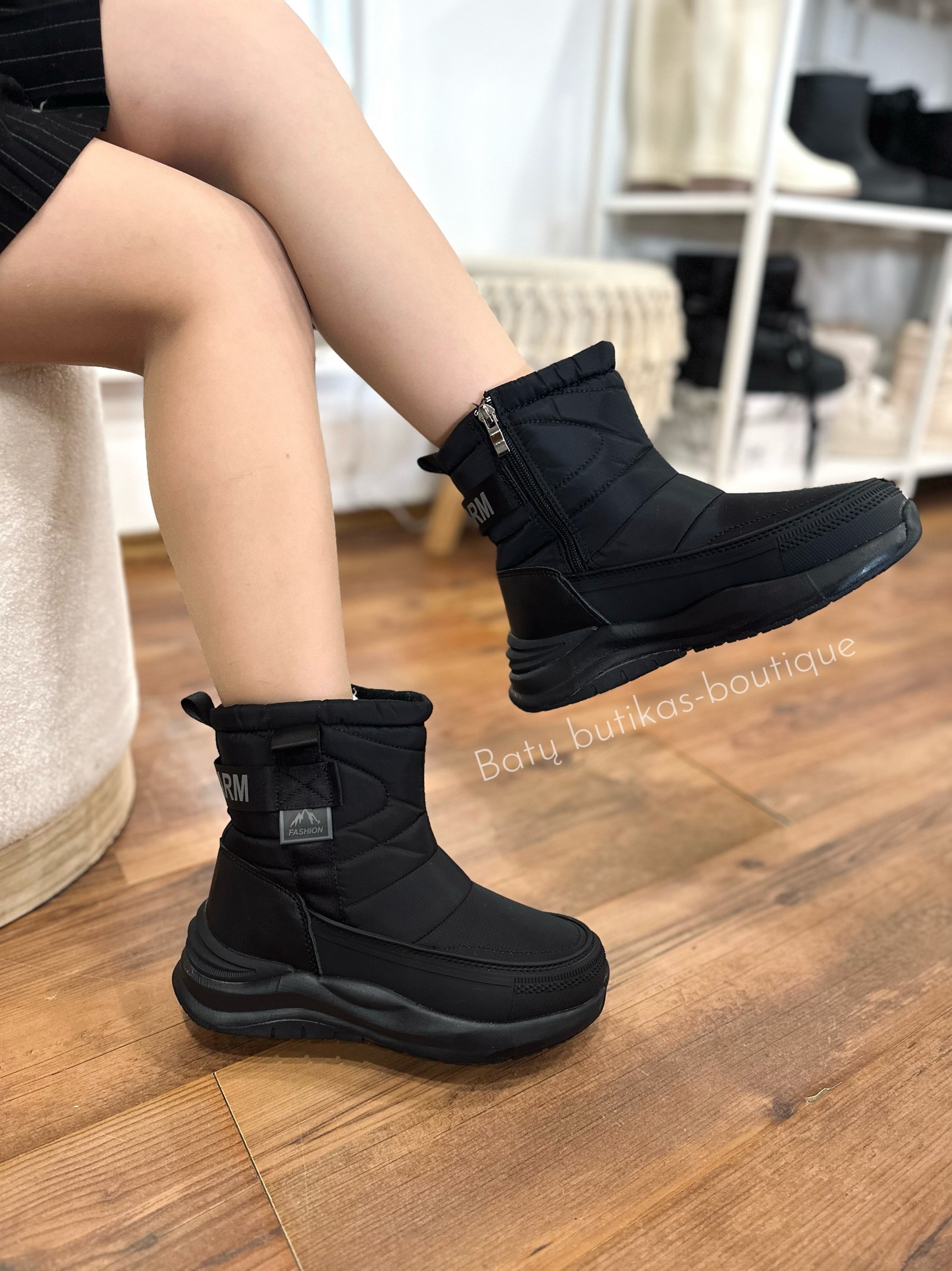 Juodi žieminiai batai su vilna
