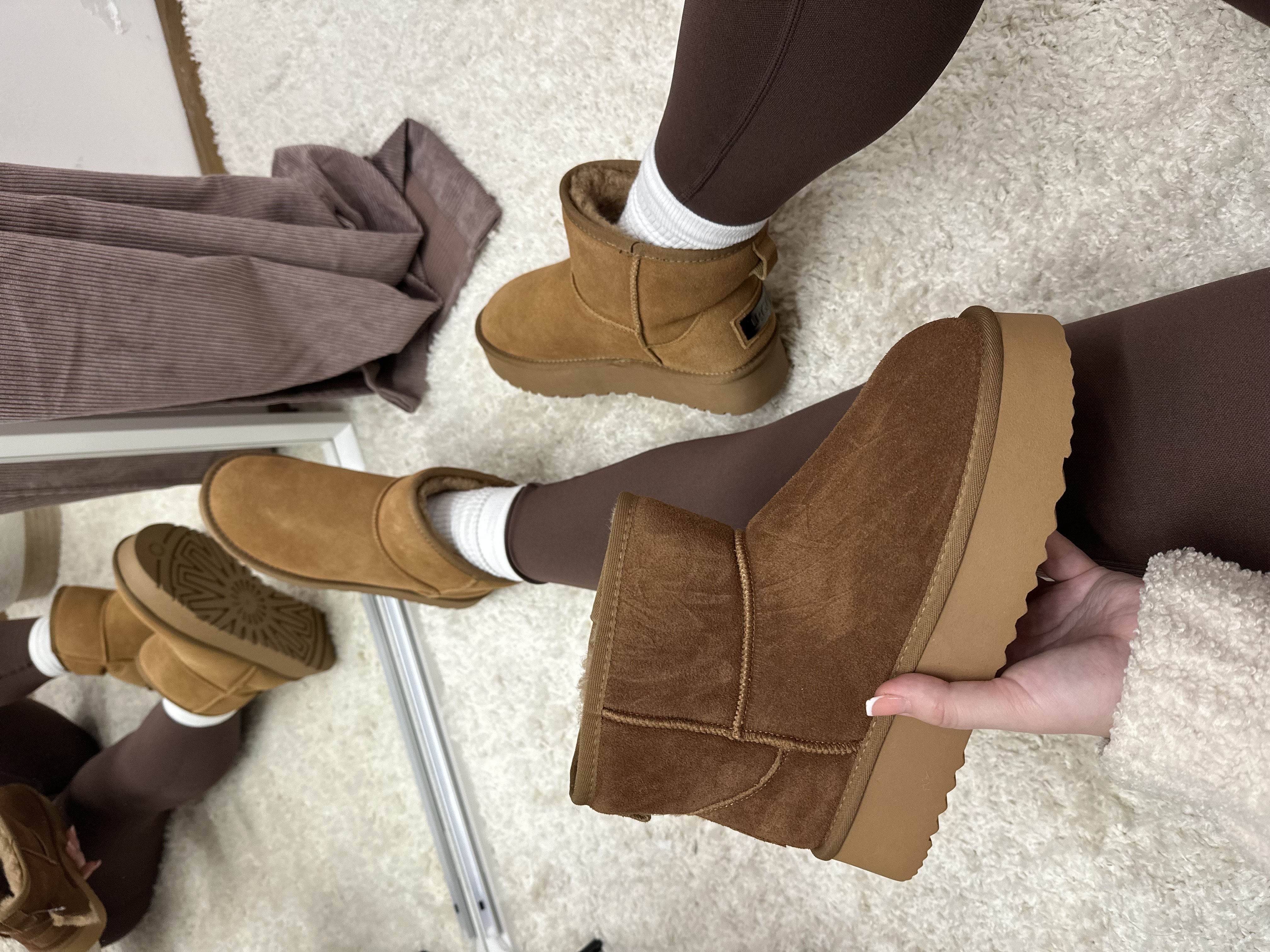 Natūralios odos UGG tipo aulinukai su vilna viduje