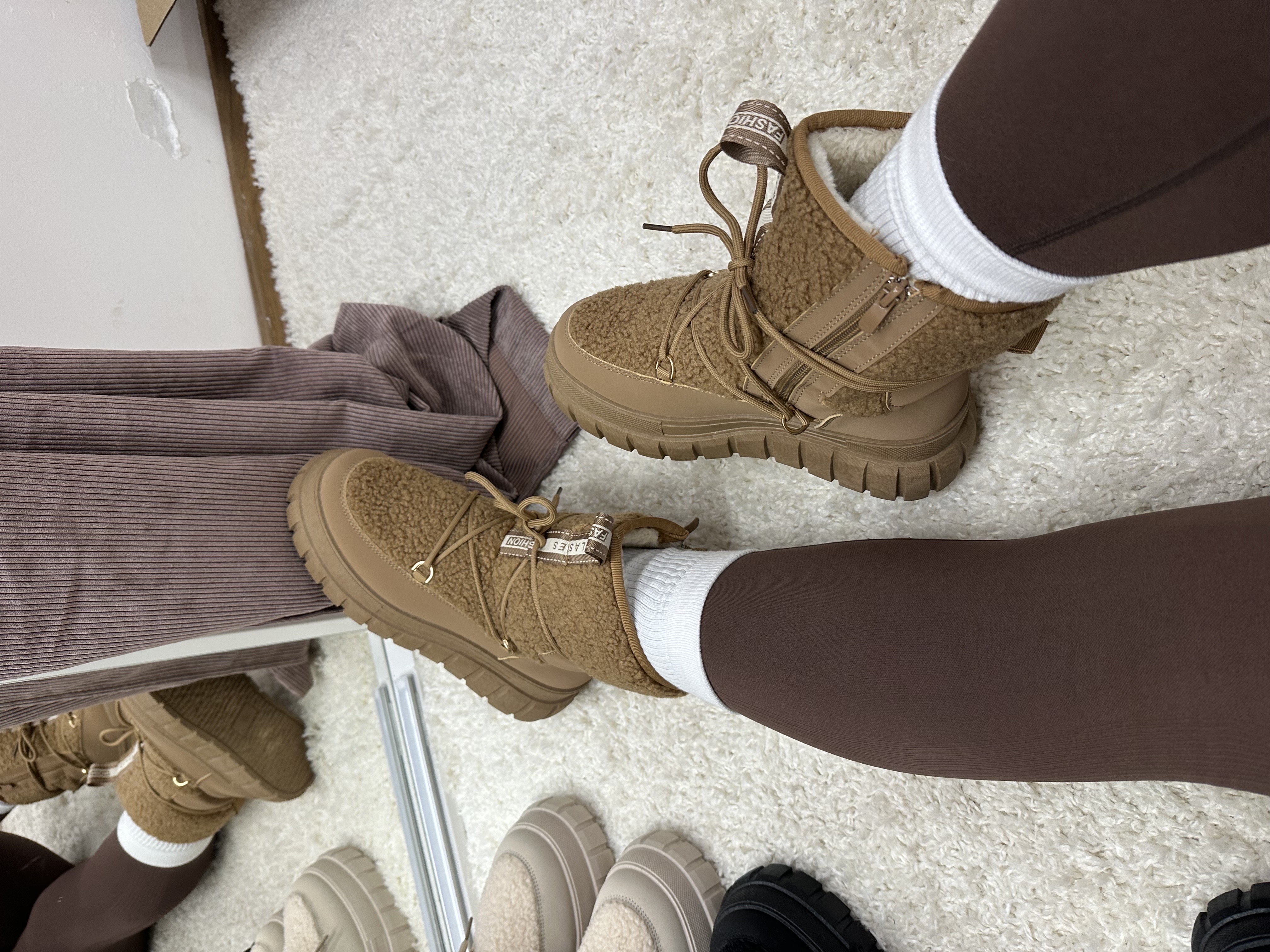 Žieminiai moteriški batai su teddy medžiaga