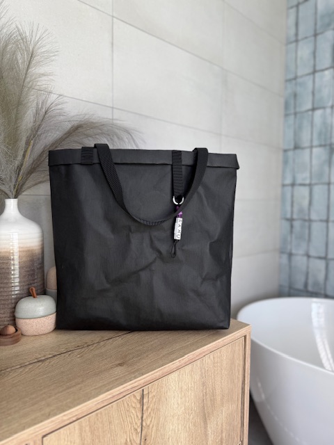 Plaunamo popieriaus juoda rankinė