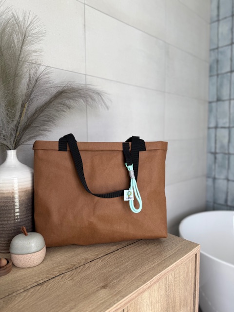 Ruda plaunamo popieriaus rankinė