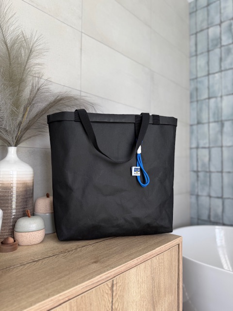 Plaunamo popieriaus juoda rankinė