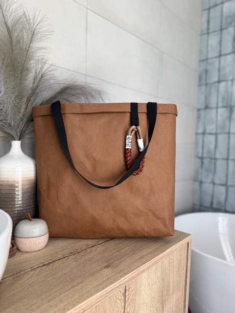 Ruda plaunamo popieriaus rankinė