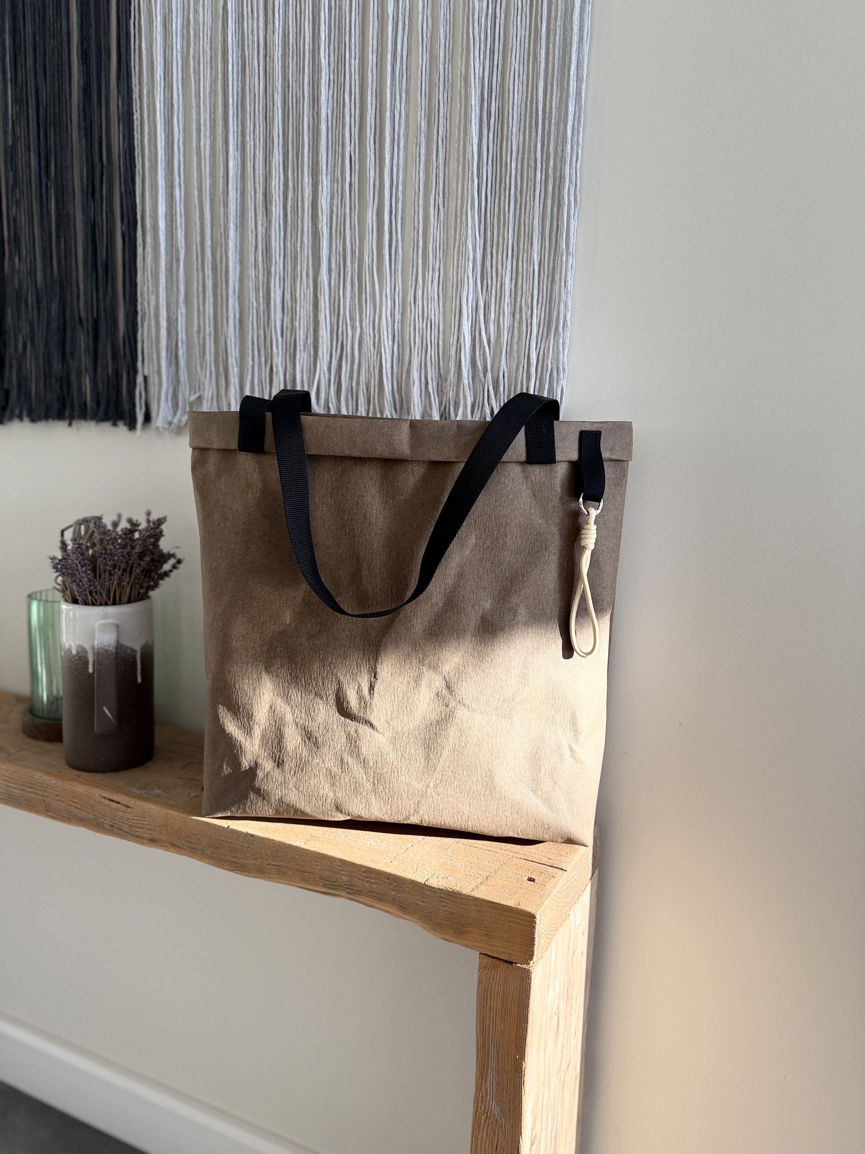 Šokolado atspalvio plaunamo popieriaus rankinė