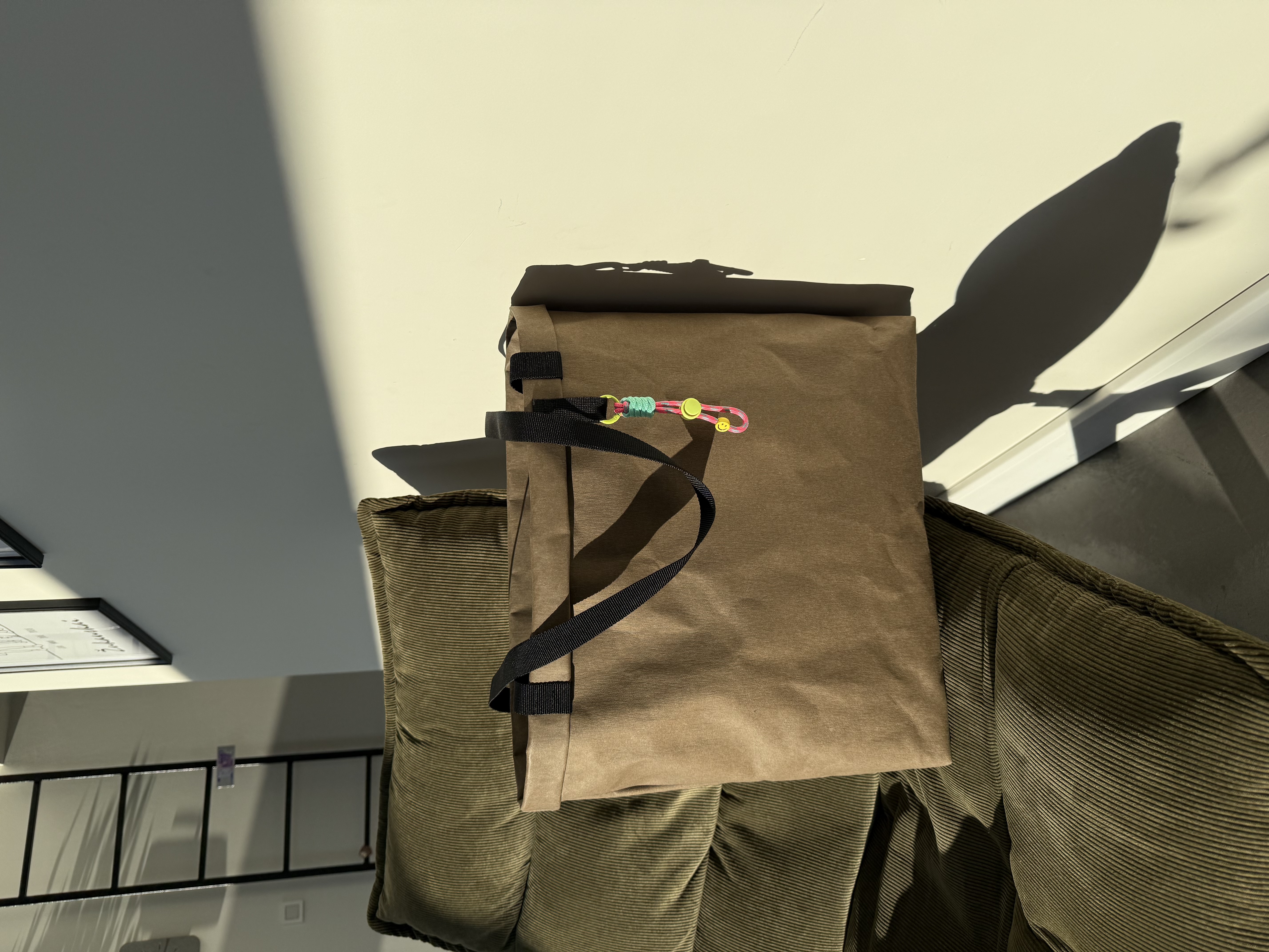 Šokolado atspalvio plaunamo popieriaus rankinė