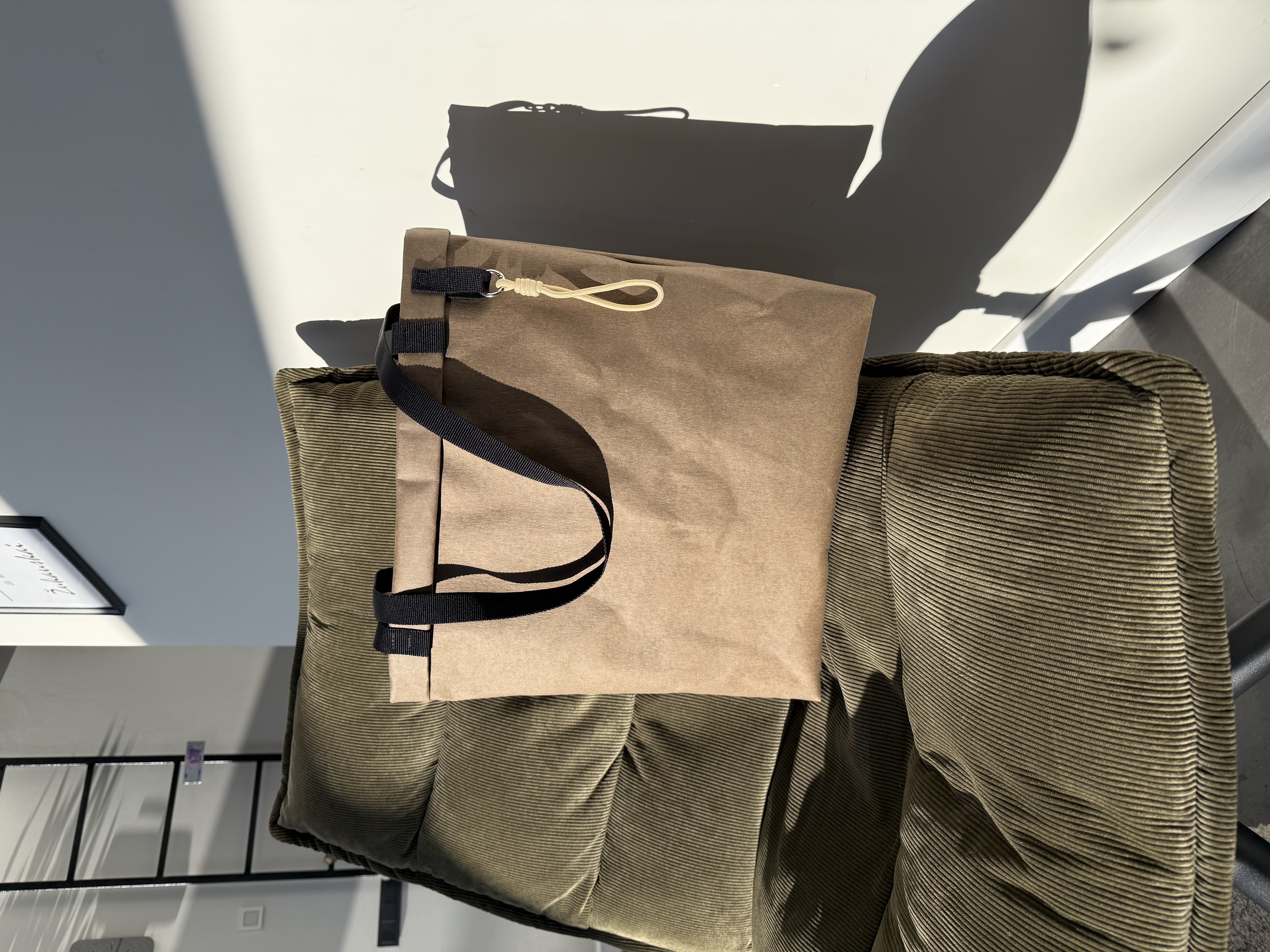 Šokolado atspalvio plaunamo popieriaus rankinė