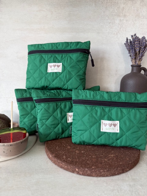 Žalios spalvos kosmetinės