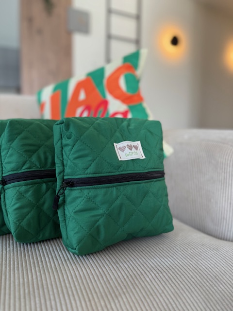 Žalios spalvos kosmetinės