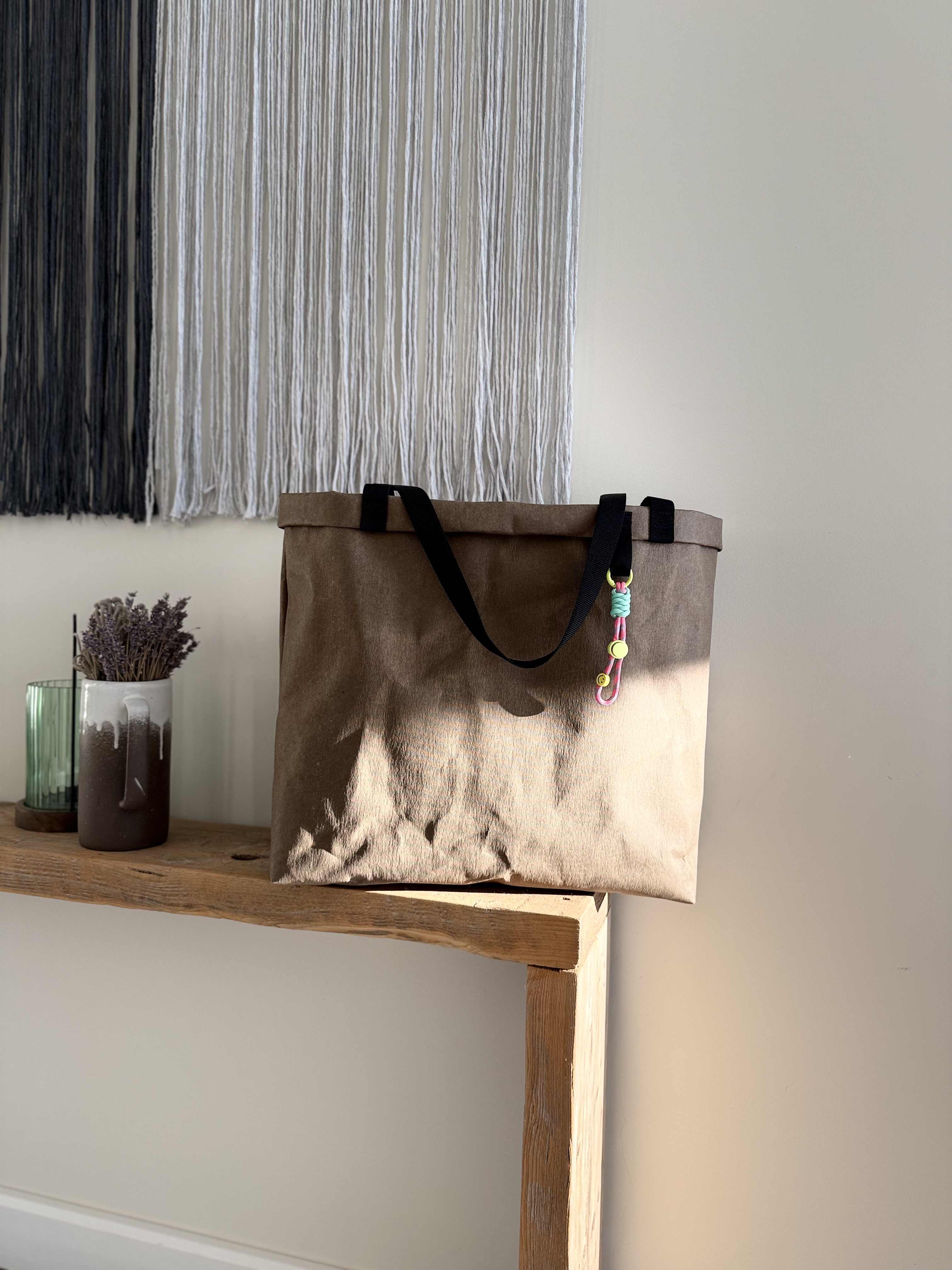 Šokolado atspalvio plaunamo popieriaus rankinė