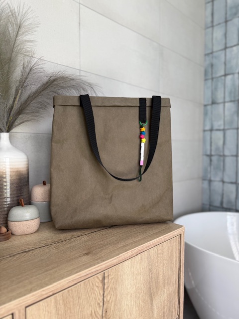 Chaki plaunamo popieriaus rankinė